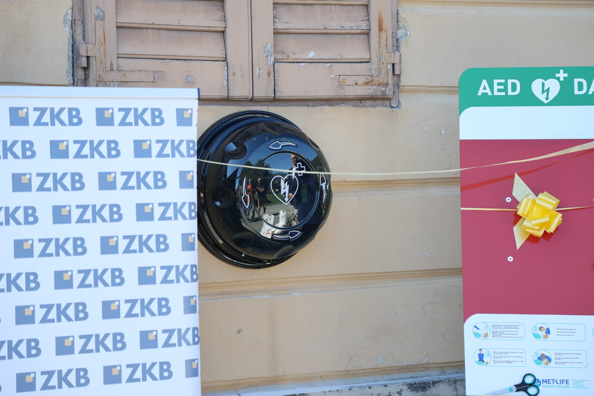 Immagine per Gorizia, nuovo defibrillatore a Piedimonte: con il progetto 'Sanitas' nasce il primo soccorso transfrontaliero