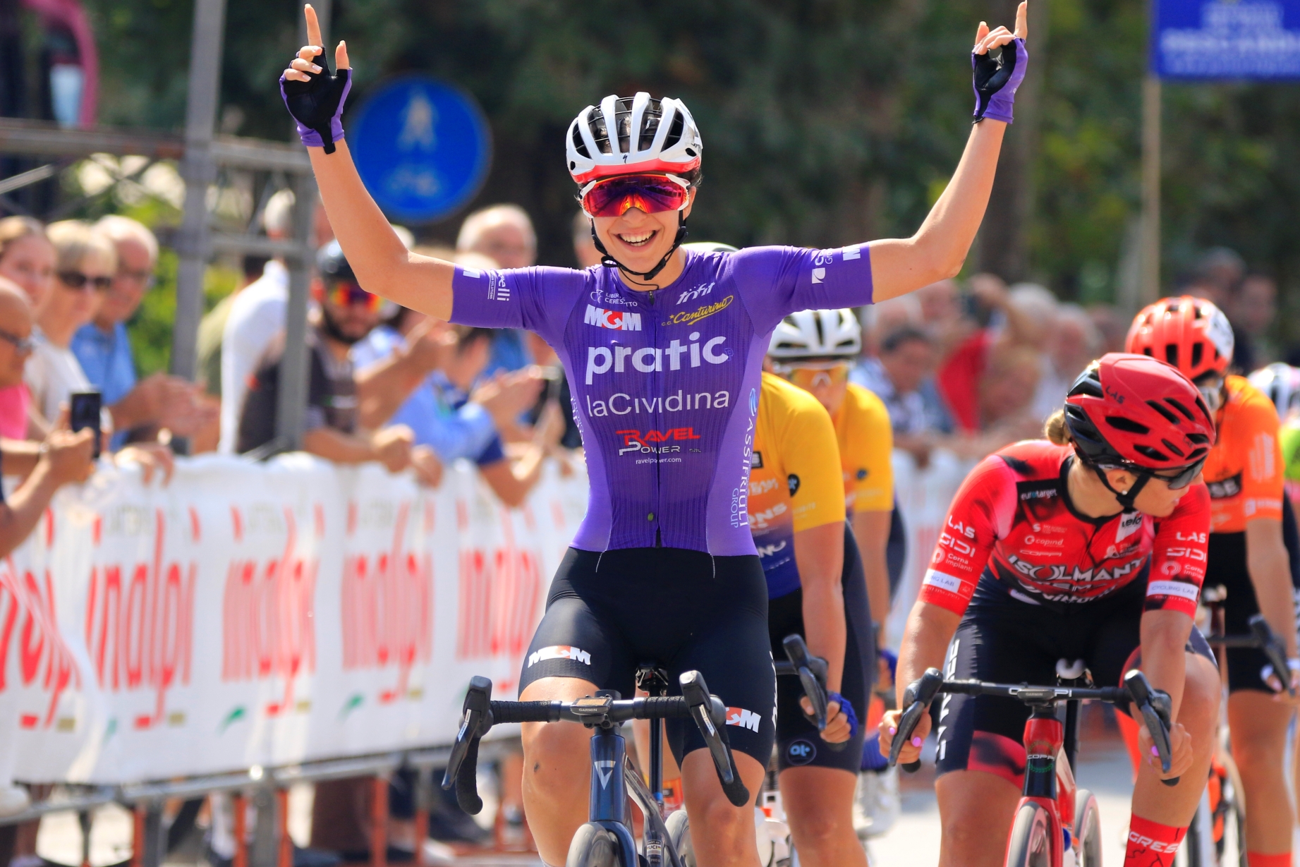 Immagine per Trionfo in volata per la goriziana Elena D’Agnese nella gara Open: la junior del Team Ceresetto batte anche le Under23