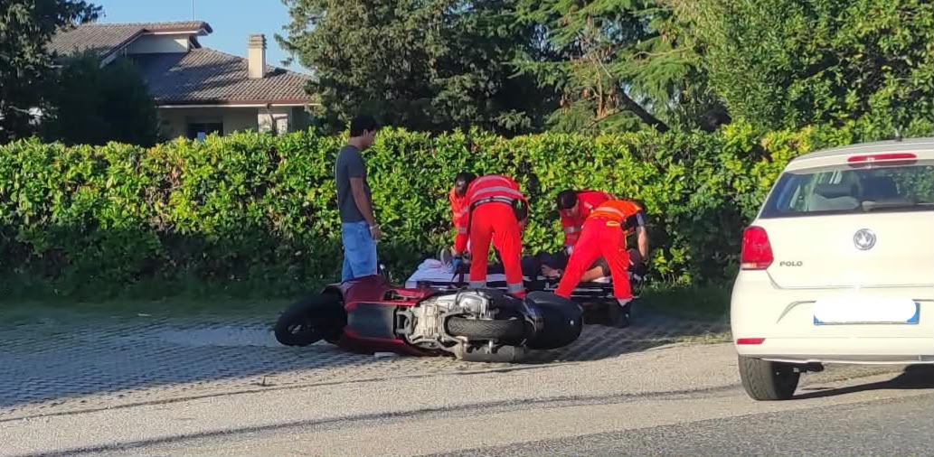Immagine per Incidente sulla Statale 14 a Papariano: scooterista 23enne in ospedale a Palmanova