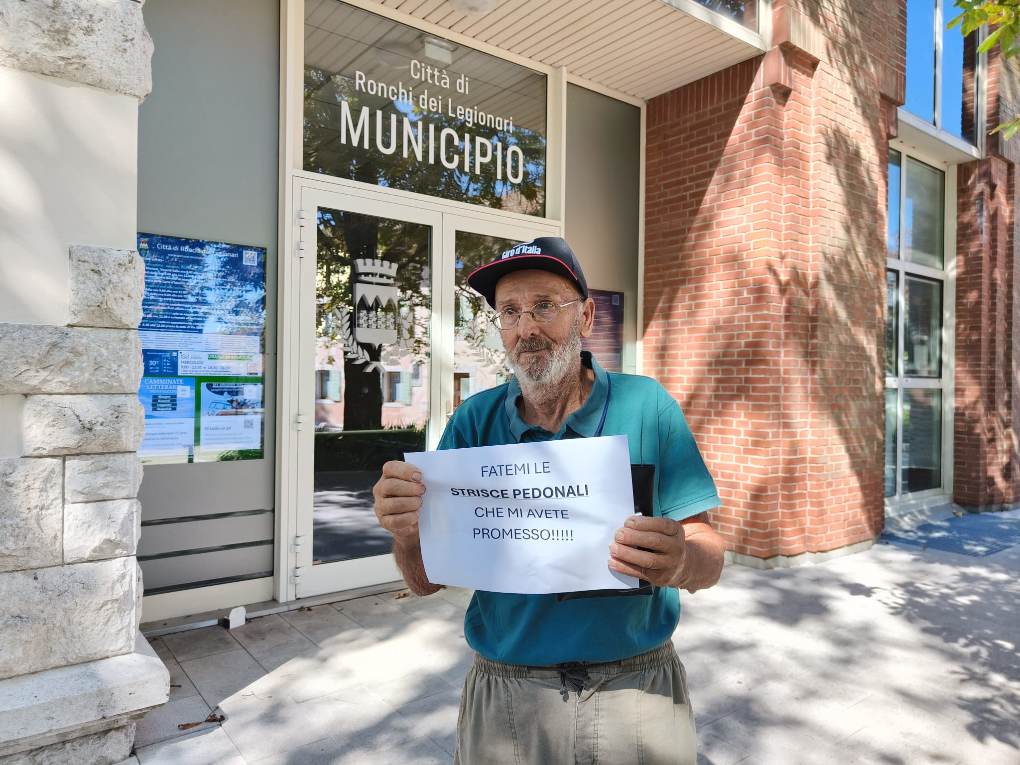 Immagine per «Fatemi le strisce che mi avete promesso»: la battaglia del ronchese Giorgio Berginc. Dopo 56 anni arrivano strisce pedonali e illuminazione