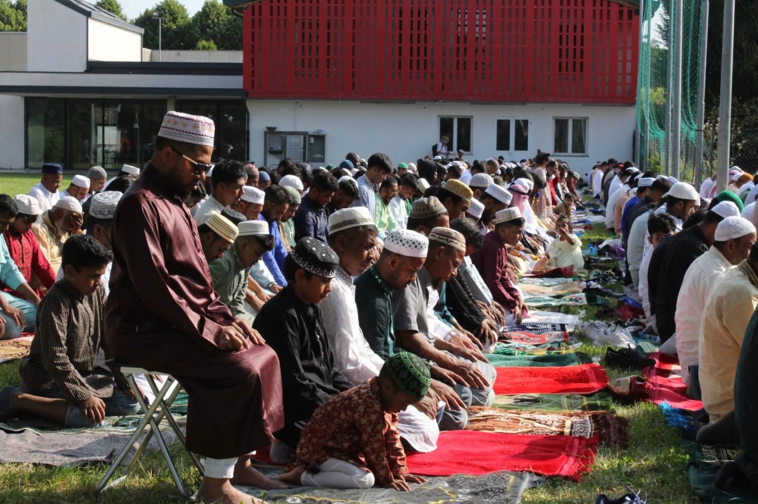 Staranzano, Eid Al Adha alle Stalle Rosse: più di mille fedeli in preghiera