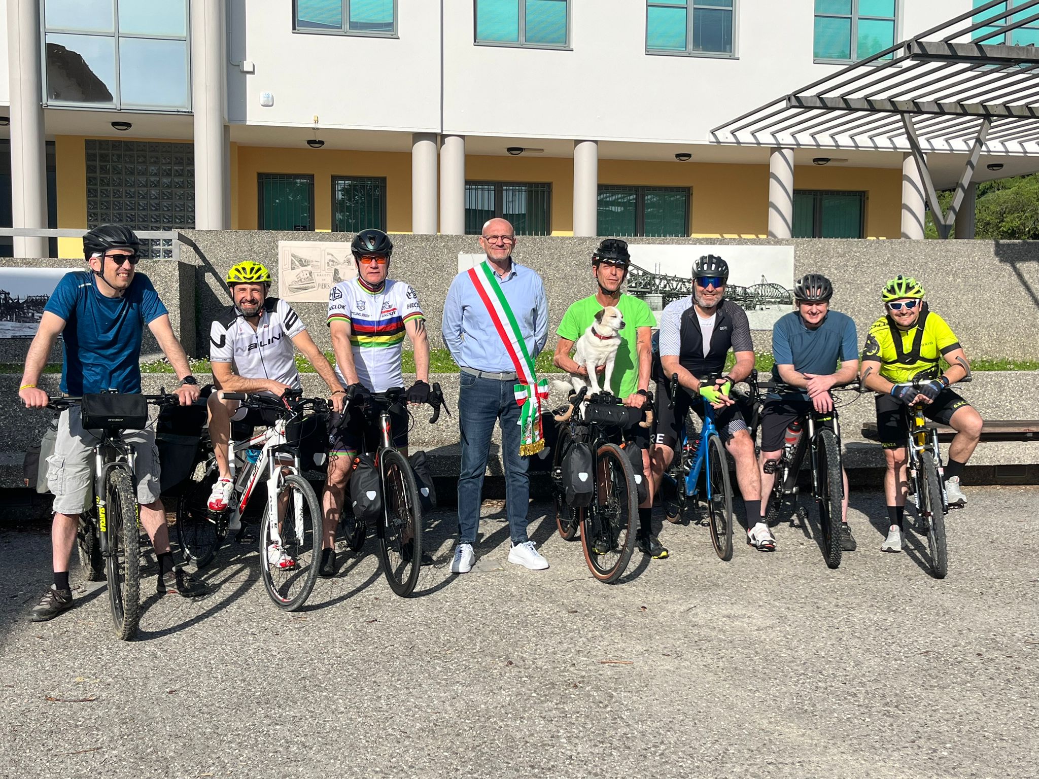 Copertina per Da Pieris a Gallipoli in bici per ricordare i genitori, l’impresa di Gianluca Russi partita dalla Bisiacaria