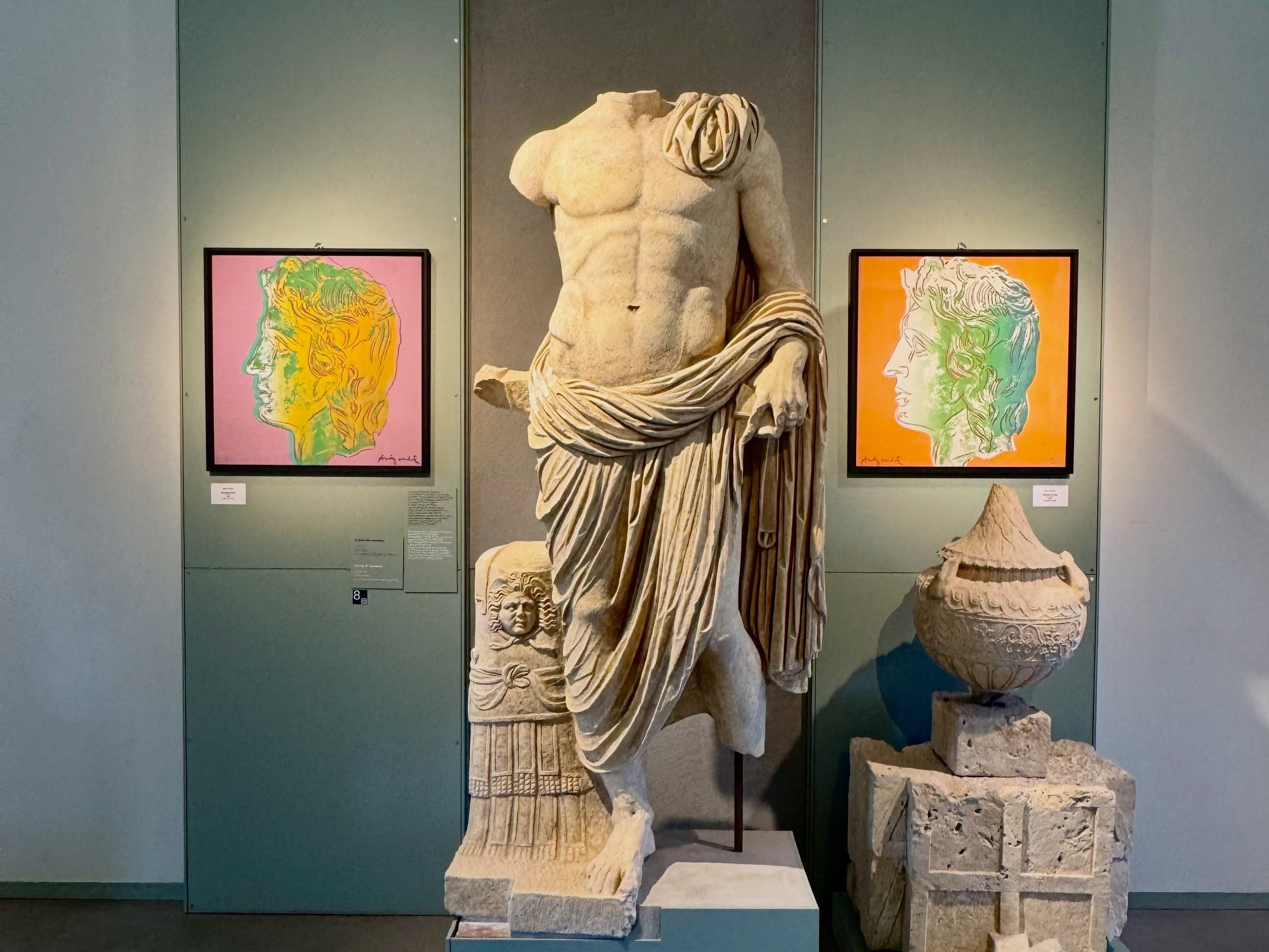 Aquileia, al Museo Archeologico una visita inedita alla mostra ‘Contemporaneità costante’. Torna la rassegna ‘Friuli Concertante’