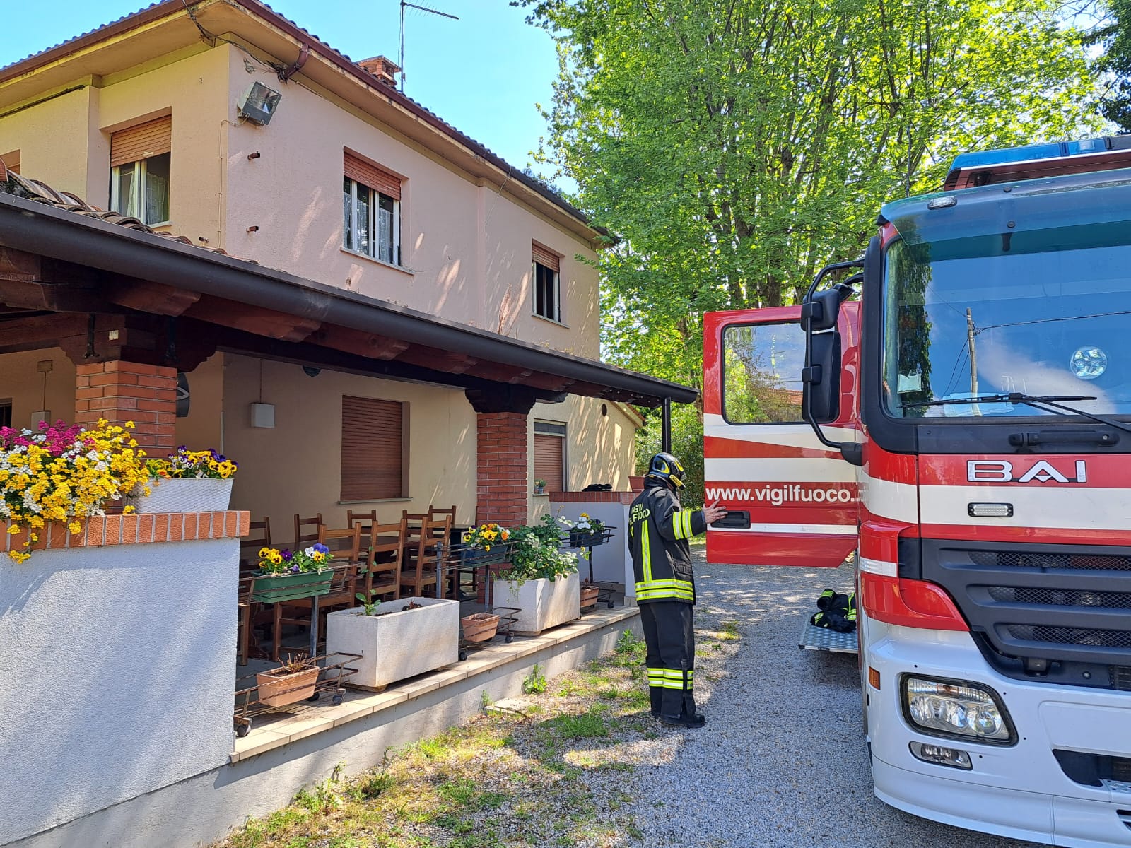 Staranzano, rogo nell'appartamento sovrastante la trattoria ‘Ai tigli’ di Bistrigna: ignote le cause 