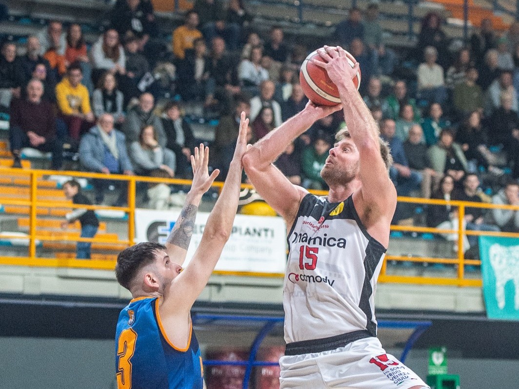 Immagine per Duello intenso fino all’ultimo ma vittoria in chiusura, la Dinamo Gorizia batte Pizeta Carrè per 84 a 77 