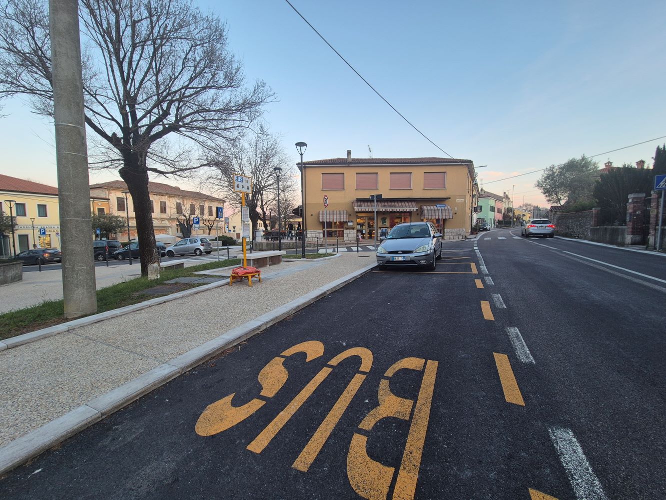 Immagine per Nuova fermata bus ad Aurisina, la soddisfazione della Giunta: «Iter non semplice, ora quanto prima la pensilina»