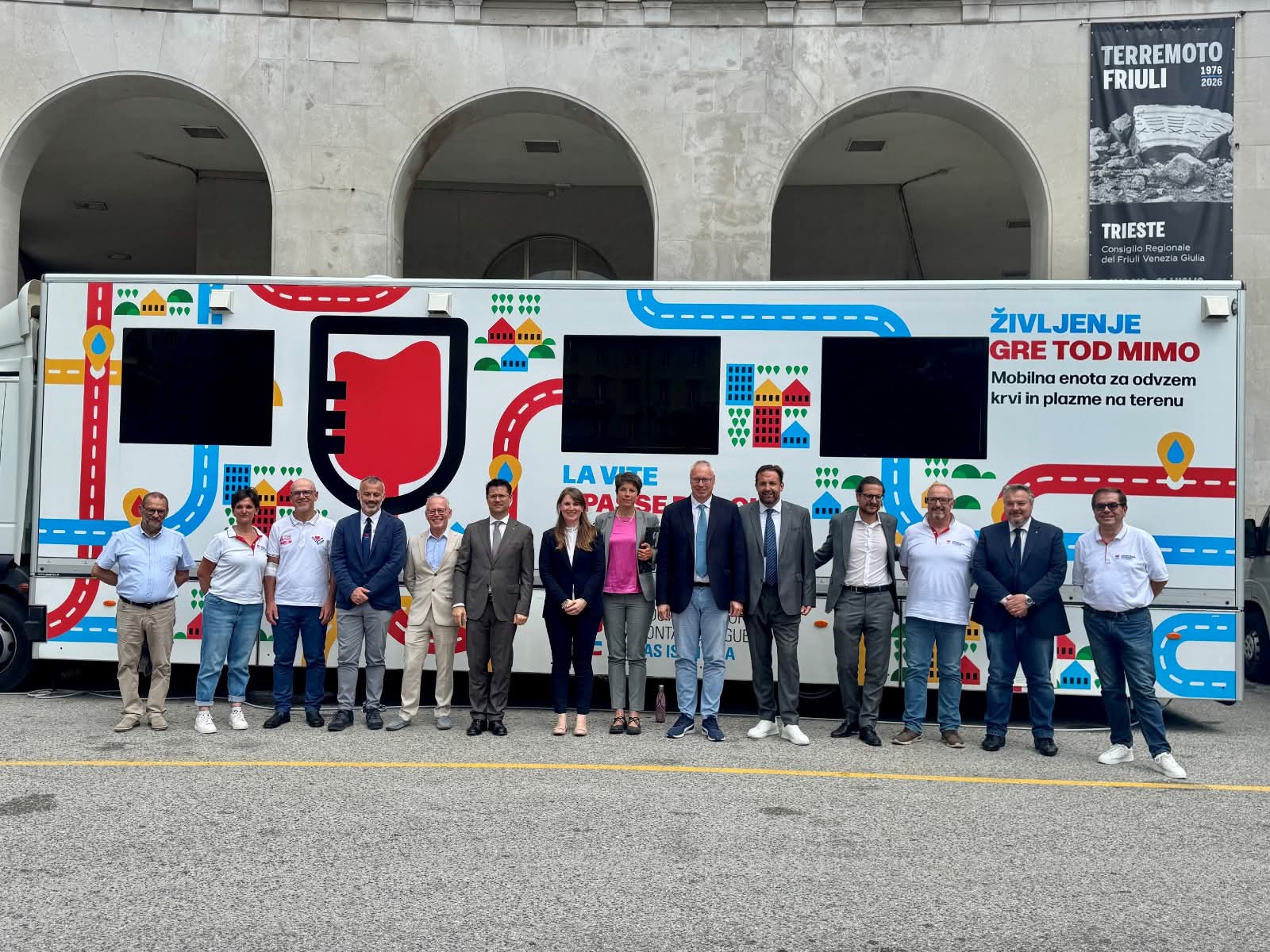 Immagine per Fotonotizia – La nuova autoemoteca di Fidas Isontina fa tappa a Trieste, il dono del Consiglio regionale