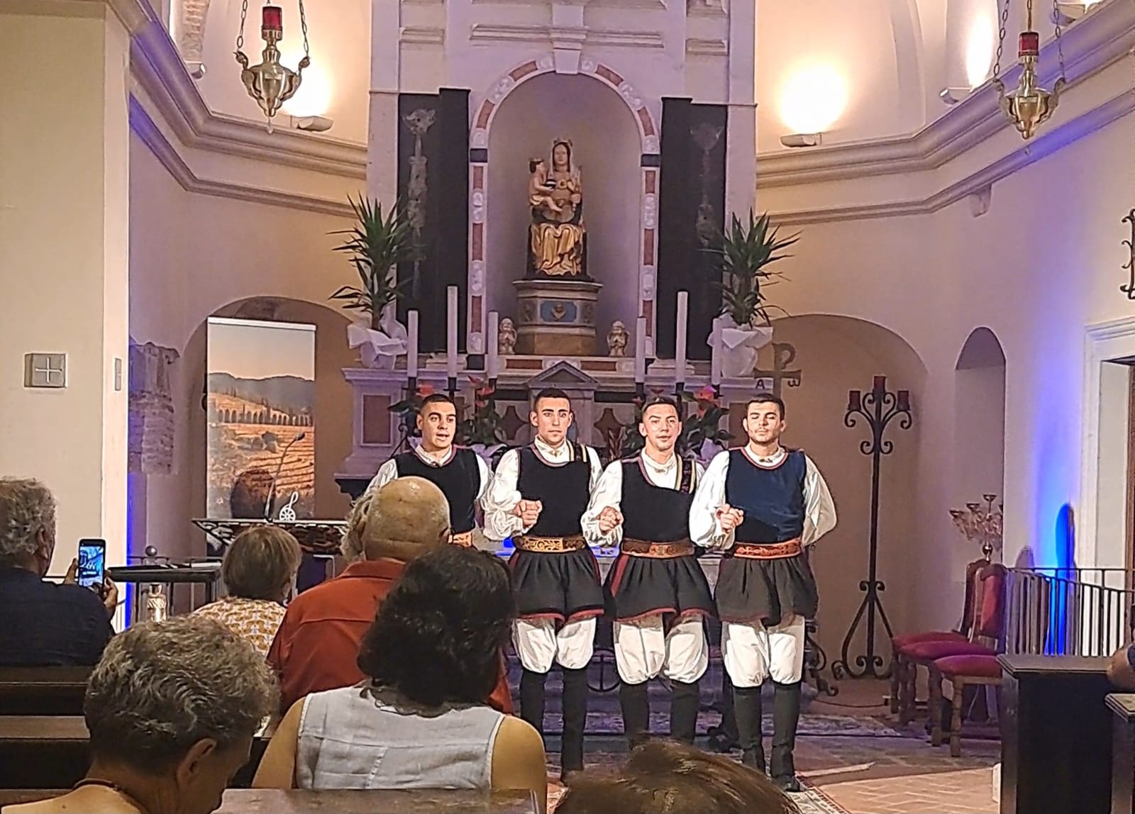 Immagine per Le armonie del Cantu a Tenore incantano il Preval, i Tenore Romanzesu Bitti ospiti del Piccolo Opera Festival 