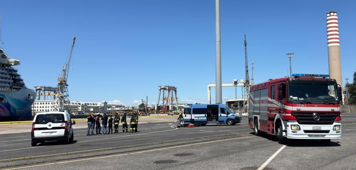 Immagine per Simulato attacco terroristico al Porto di Monfalcone, esercitazione in sinergia di Guardia Costiera e Polizia di Stato 