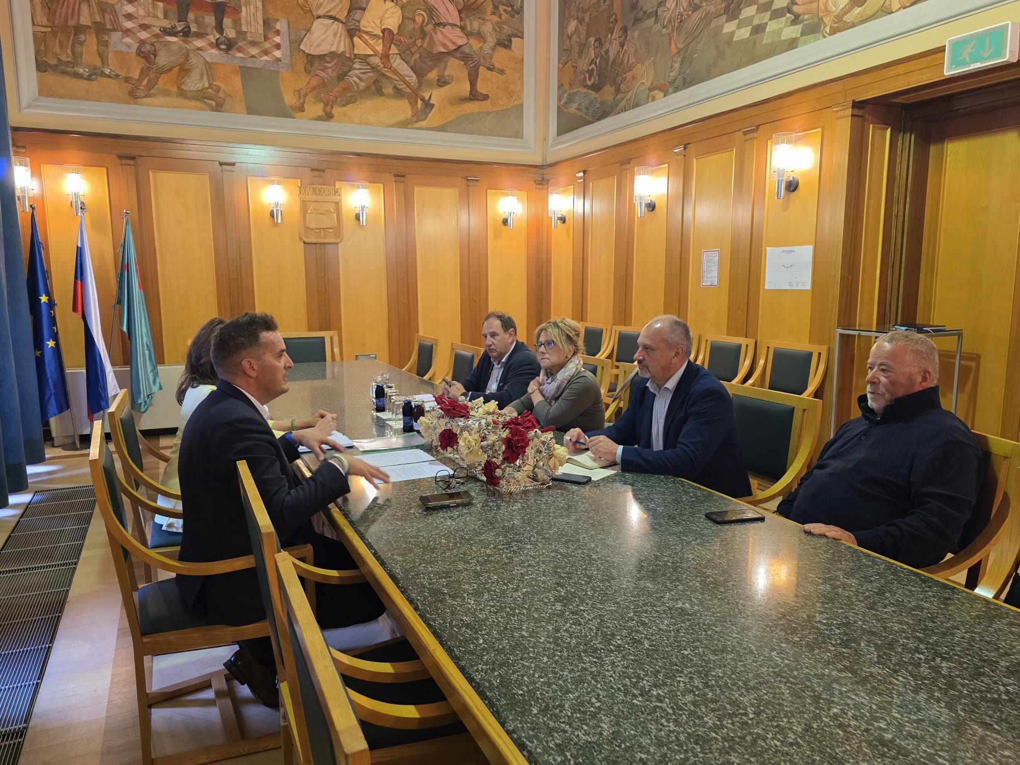 Nova Gorica, il Comitato per la collaborazione transfrontaliera ricevuto dal sindaco Turel: ecco le prospettive su studenti, lingua ed eventi 