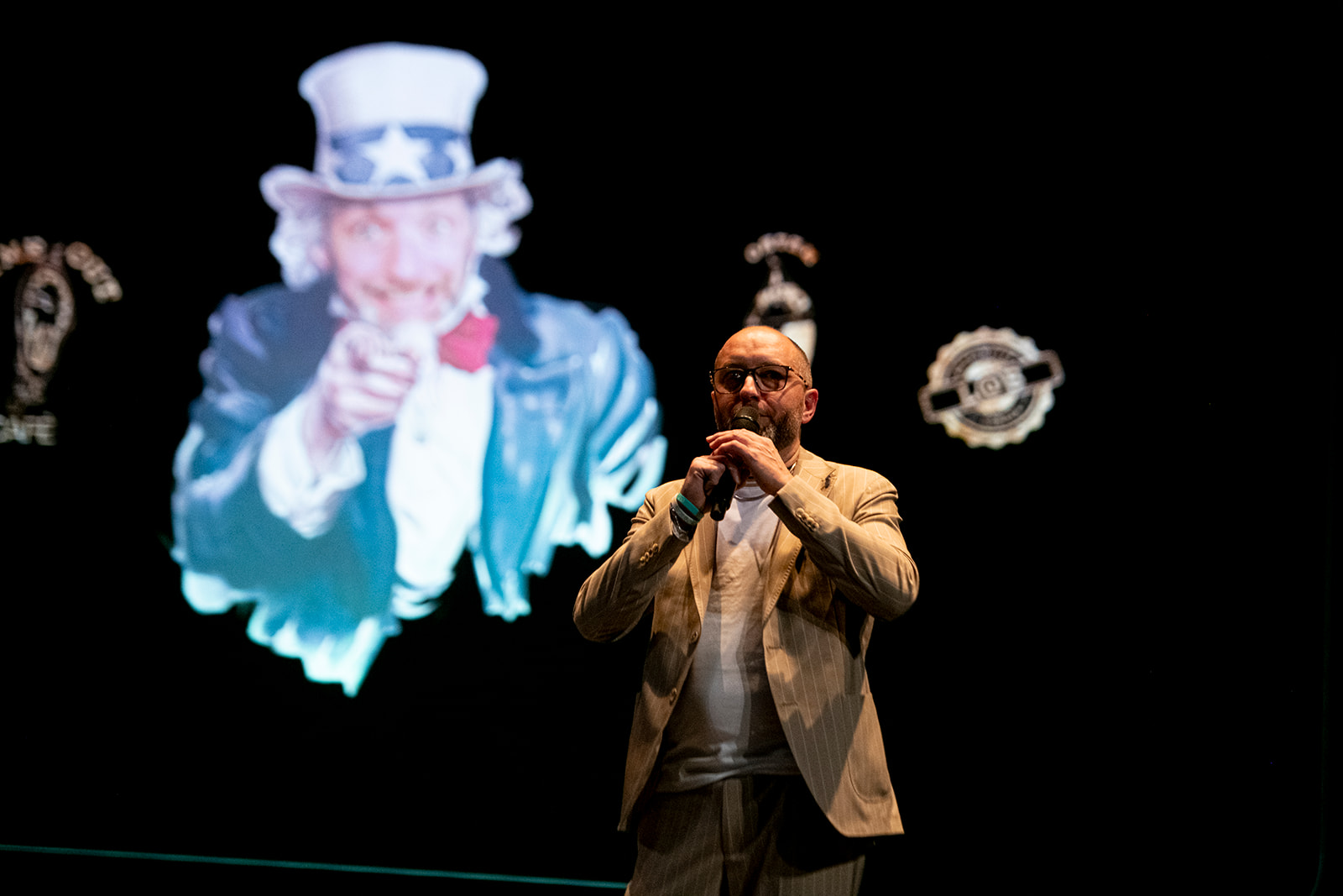 Gorizia, al Verdi la festa del Time Out Café per i suoi 25 anni: 600 persone allo show con Sdrindule e Stefano Bezzi 
