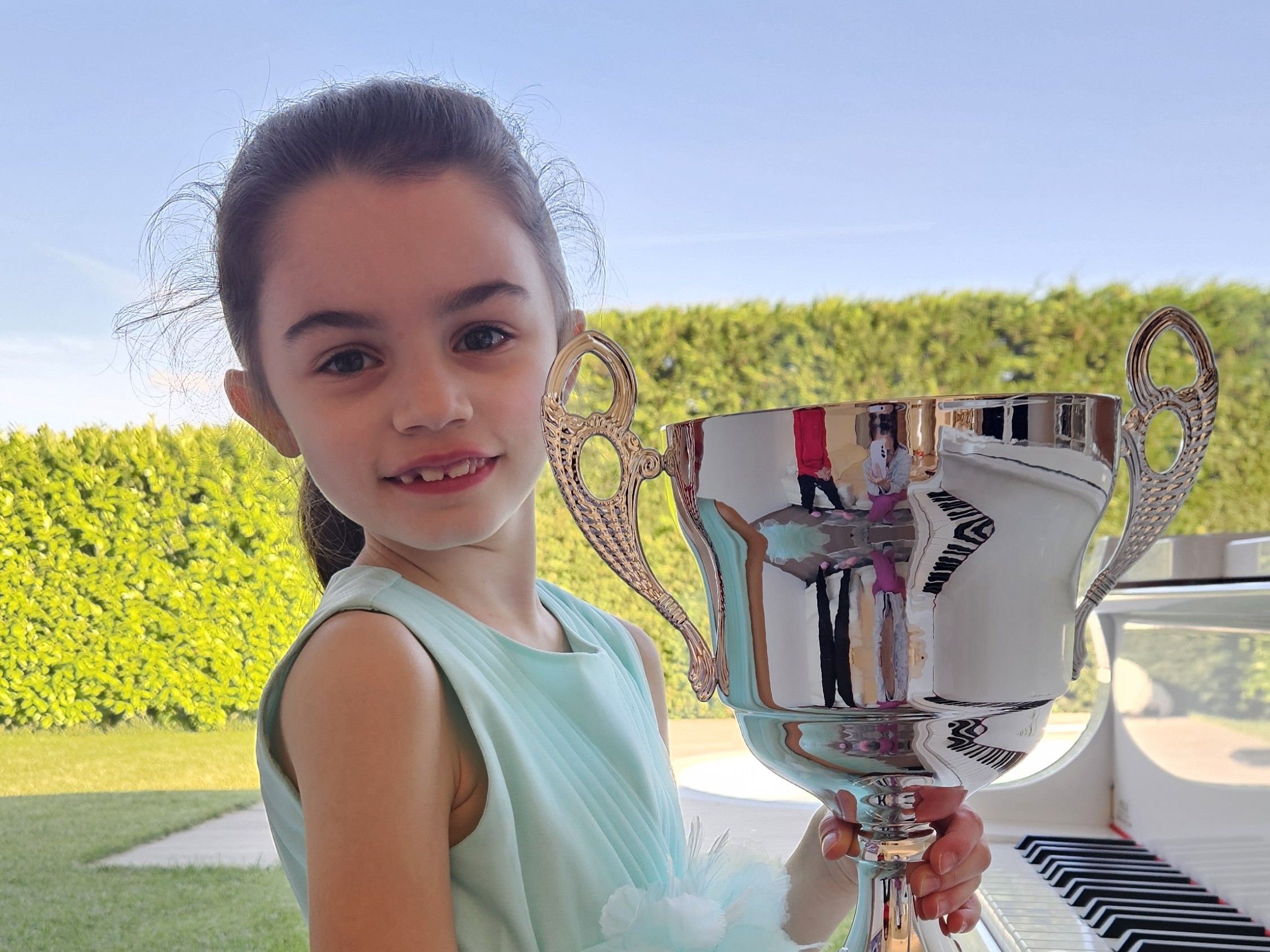 Immagine per La baby pianista Stella Esposito di Romans trionfa al Premio Internazionale Vinciguerra: è Vincitrice Assoluta