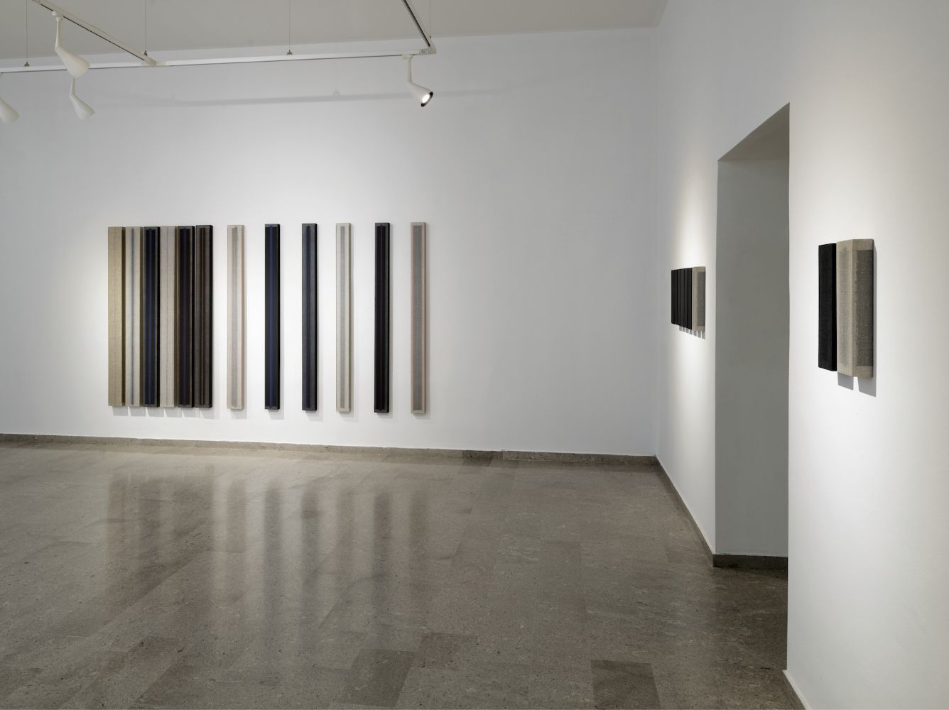 Immagine per Alla Galleria Spazzapan di Gradisca arriva ‘Dodekafonija’: le opere astratte di Jesih, Palli e Toselli in dialogo 