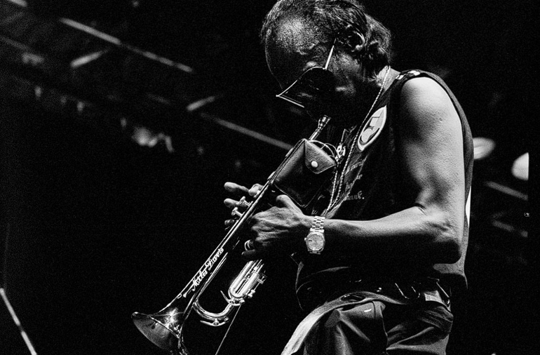 Immagine per Al Pasolini di Cervignano ‘OverMiles’ chiude la Stagione Musica: ecco il tributo all’iconico jazzista Miles Davis 