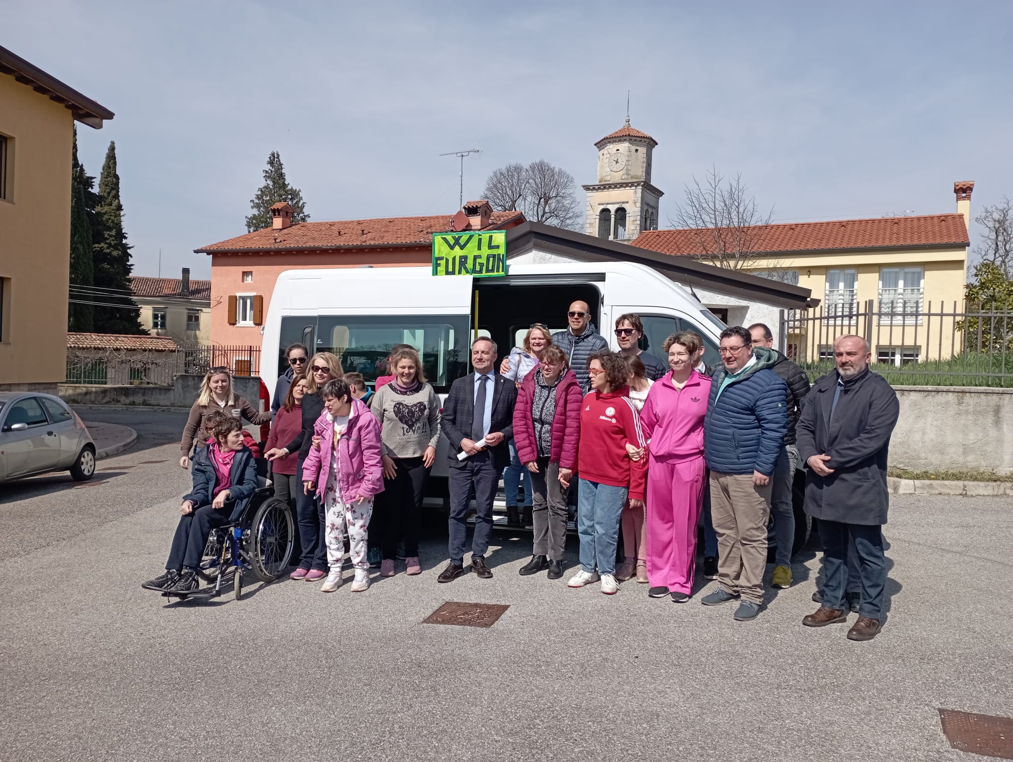 Immagine per Fotonotizia – Malchina, consegnato il nuovo furgone al Centro educativo occupazionale