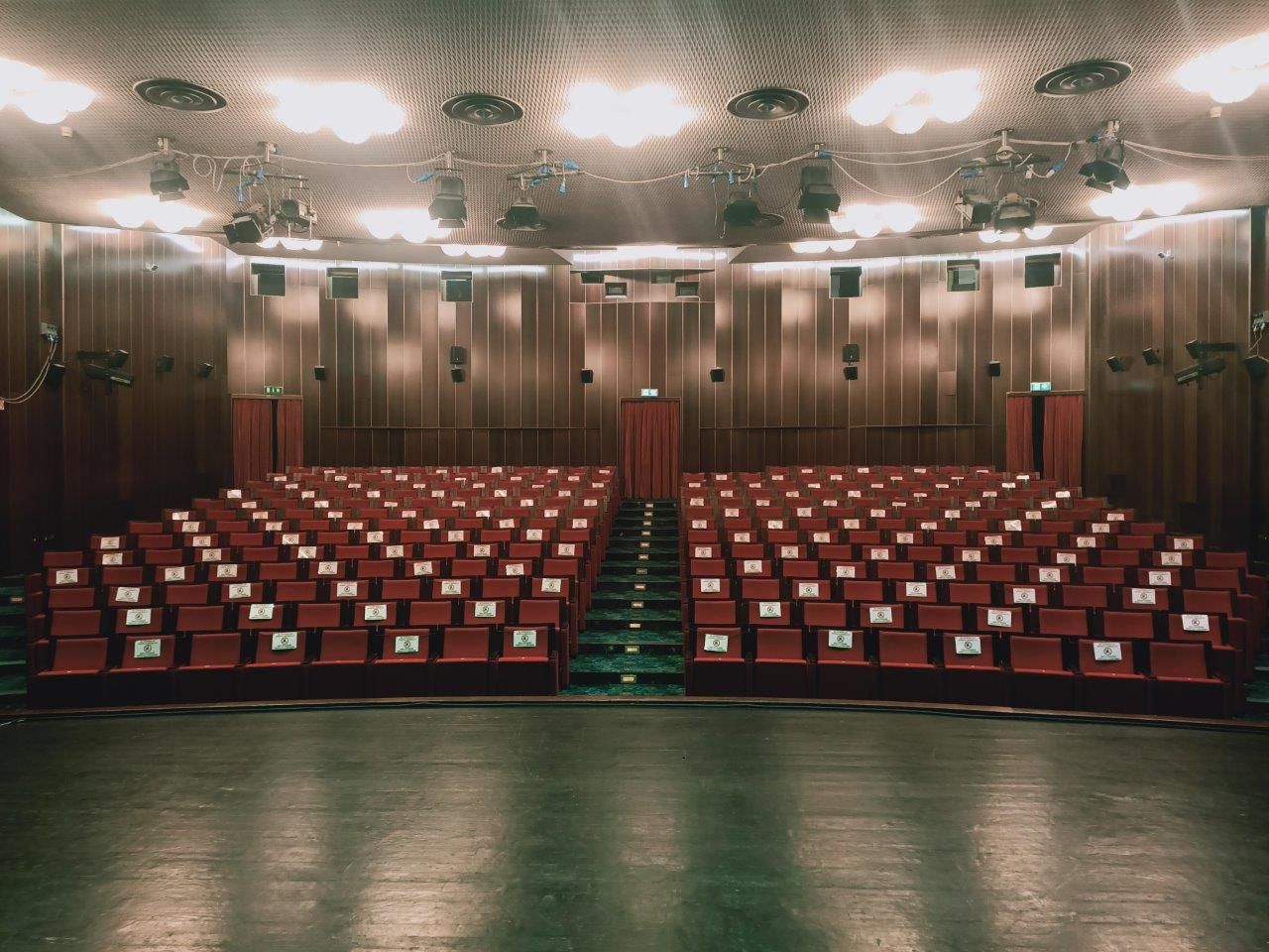 Immagine per Al Kulturni Dom di Gorizia arriva ‘La Musica è Luce’: sonoro e drammaturgia fusi in un concerto sinestesico 