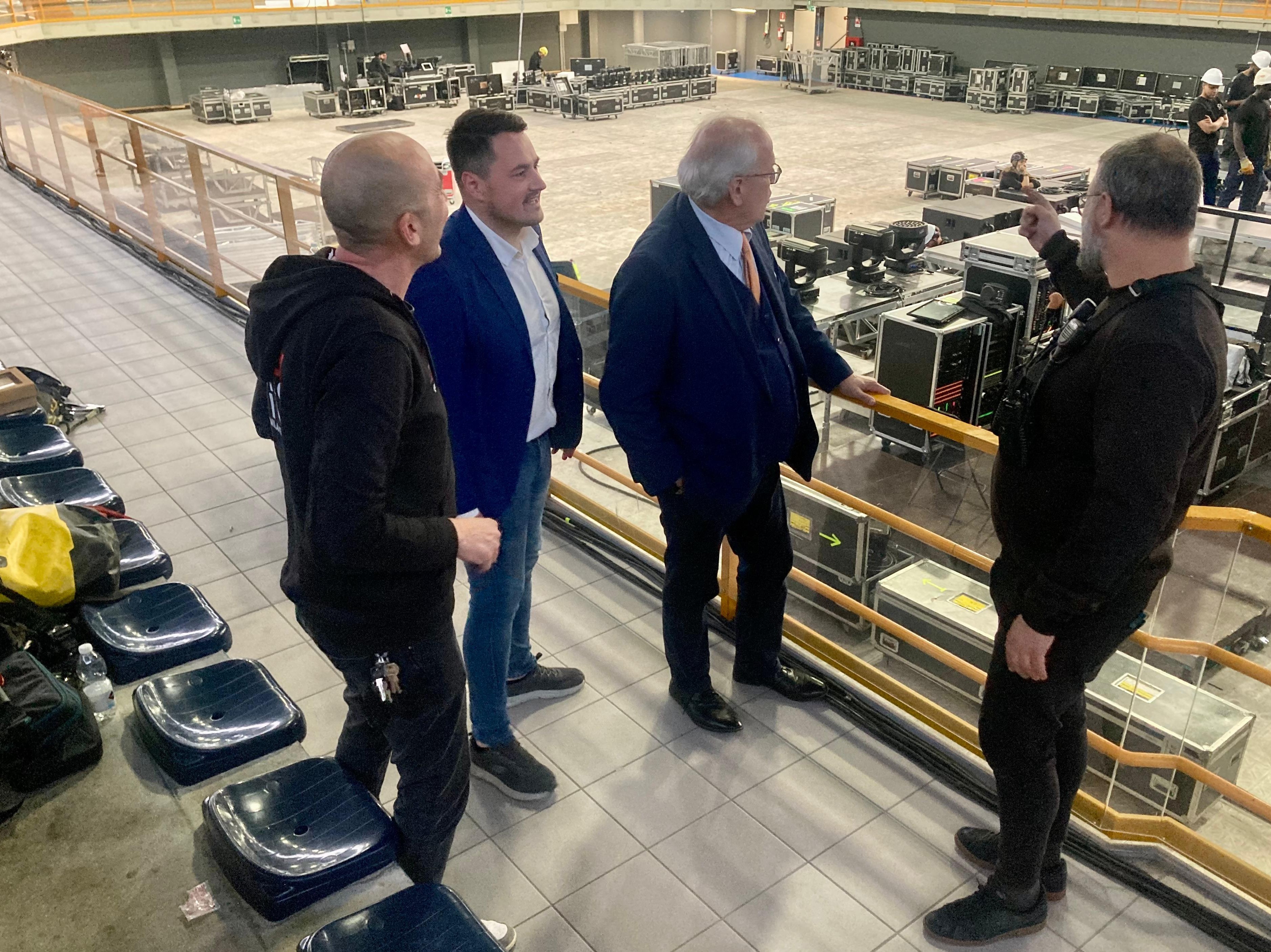 Immagine per Gorizia, al Palabigot preparativi a pieno ritmo per l’arrivo di Tommaso Paradiso 