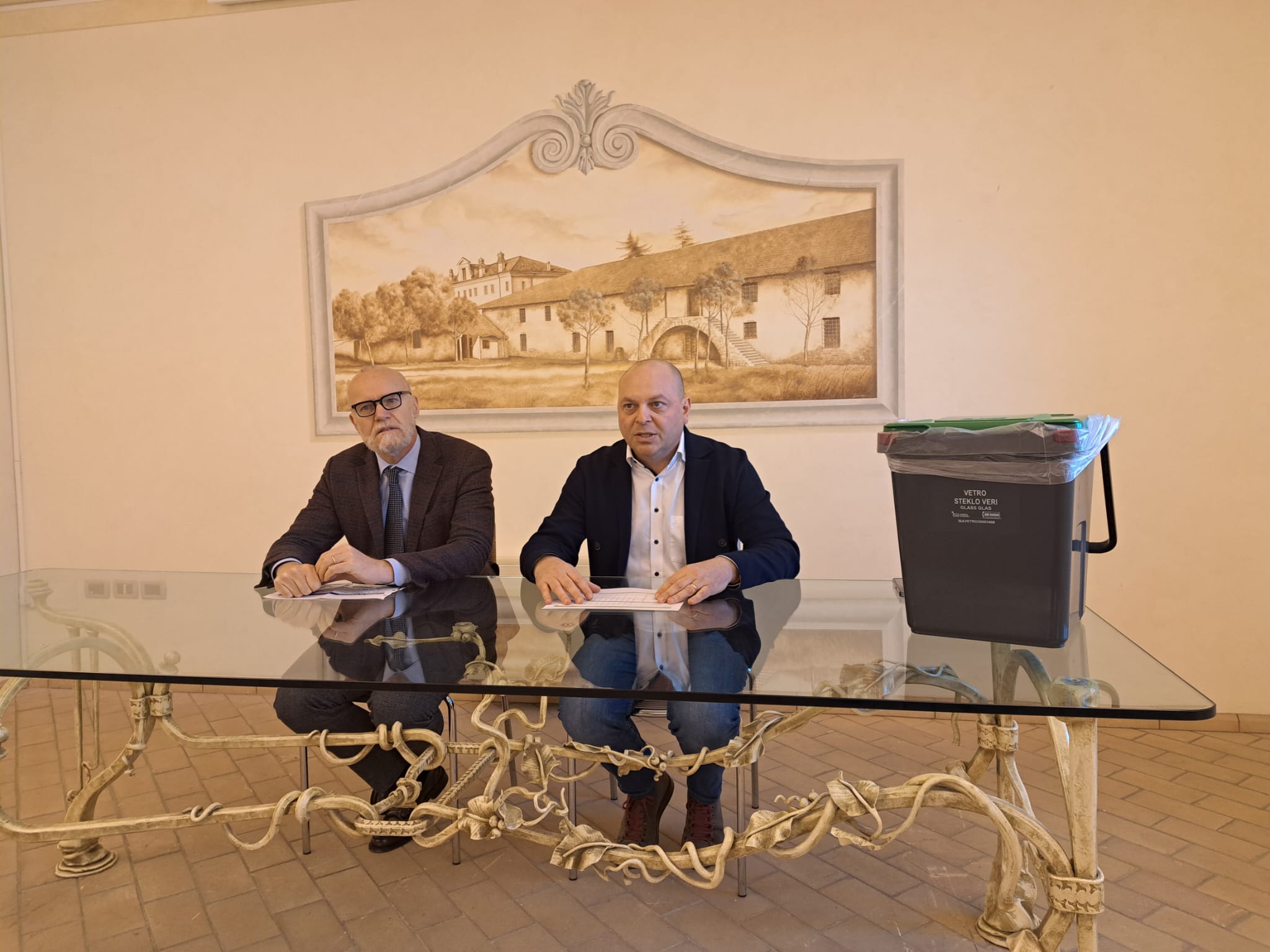 Immagine per Niente più campane del vetro, arriva in famiglia l’apposito bidone: da Turriaco parte il servizio-novità di Isambiente 