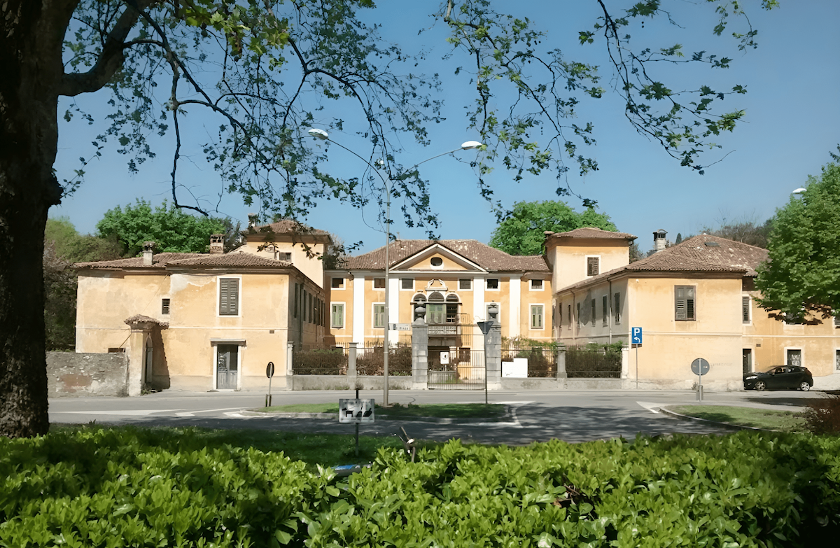 Copertina per Lettere - Villa Louise, il direttore della Fondazione Coronini: «Mettere a reddito gli immobili risponde allo Statuto dell’ente»