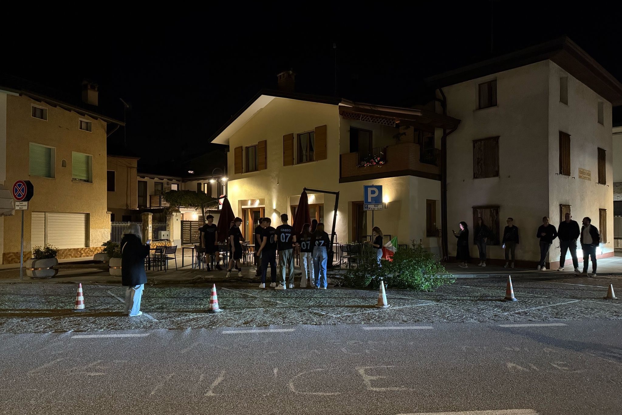 Immagine per Farra e Capriva onorano la tradizione del Maj, ecco la festa dei neodiciottenni 