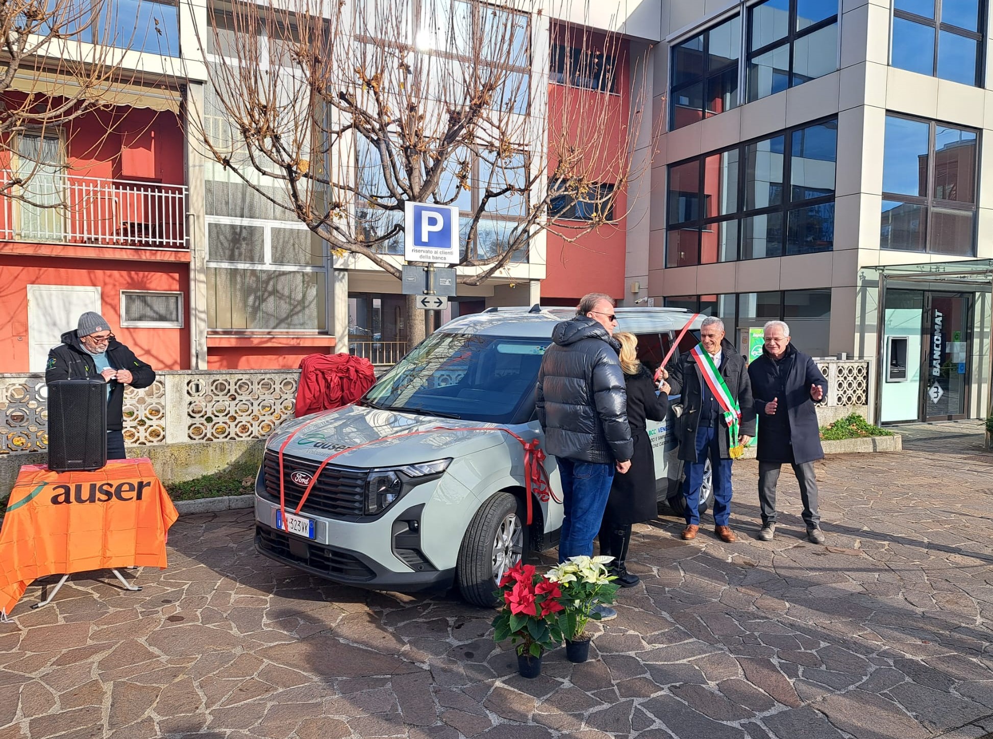 Immagine per Staranzano, soci e volontari dell'Auser in festa per l'acquisto del nuovo mezzo 