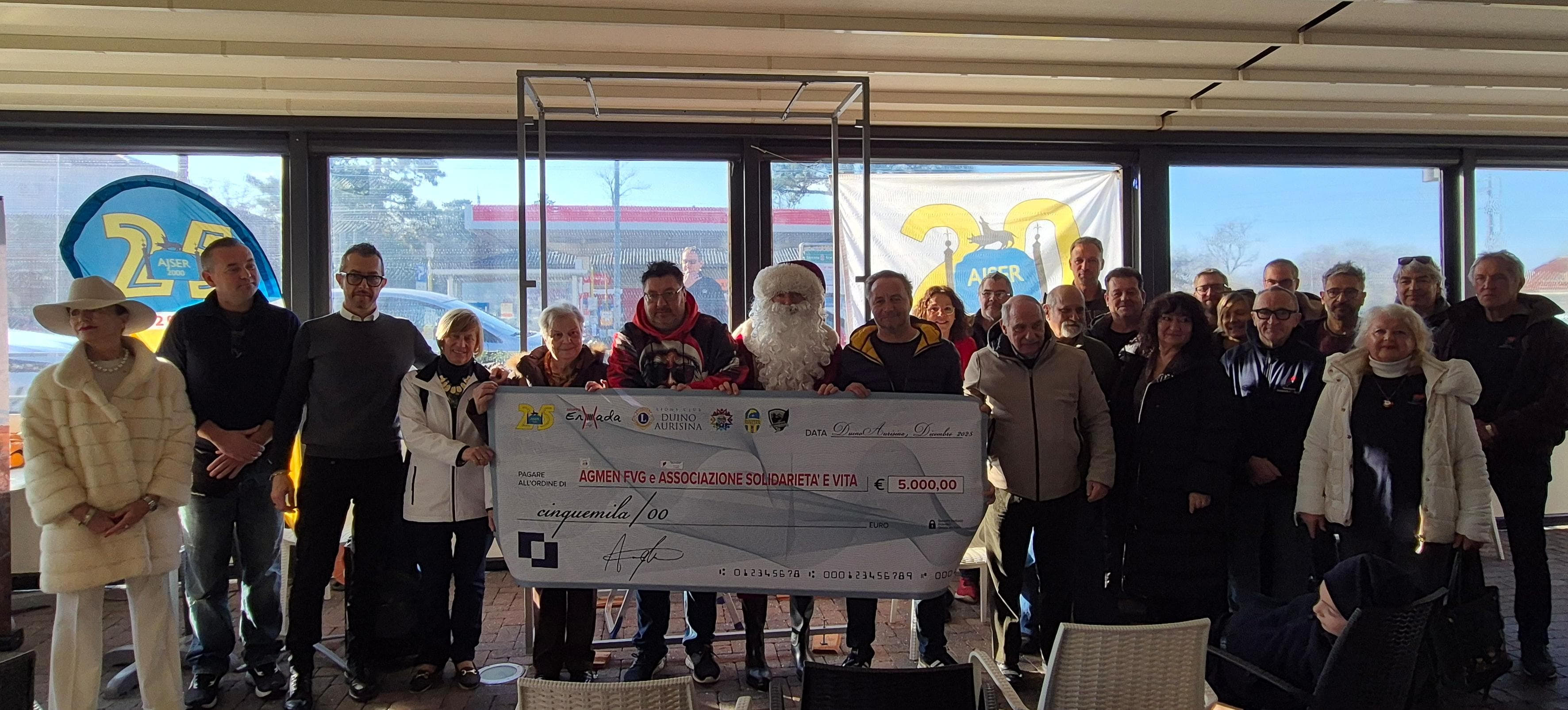 Immagine per Donati in beneficenza i 5mila euro dell’Aurisina Cup, la cerimonia accoglie il Natale a Sistiana nel segno della solidarietà 