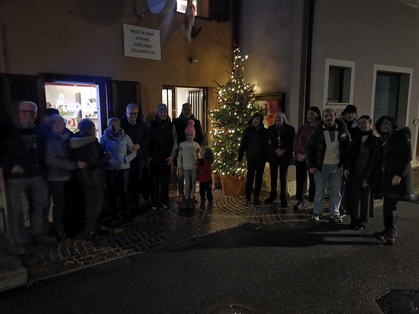 Fotonotizia – San Pier, il Pd accende l’albero nel segno della solidarietà per Brazzano, Dolegna e Versa