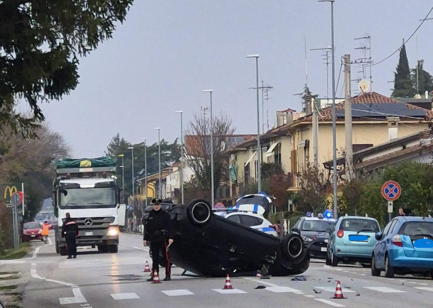 Ronchi, cappottamento tra via Redipuglia all'intersezione con via Isonzo 