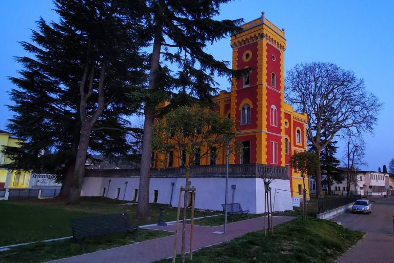 Copertina per Il festival 'Teatri dell’anima’ fa tappa a Sagrado: mercoledì 25 giugno la pièce di Ferruccio Cainero ‘L’albero m’ha parlato’