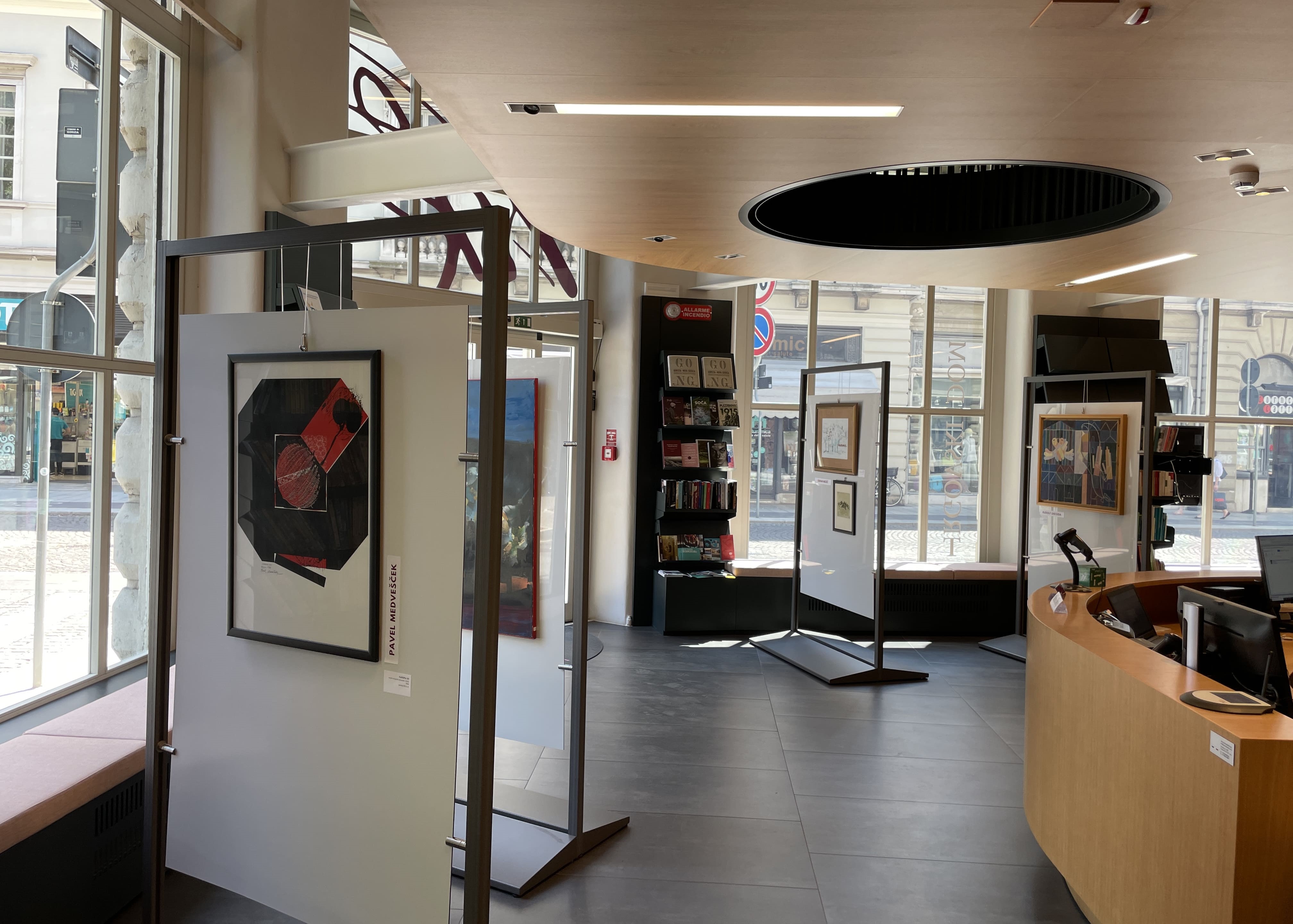 Copertina per Gorizia, alla Biblioteca Feigl apre il secondo allestimento di ‘Maestri Goriziani’: si aggiungono le opere di Černigoj, Kosič e Klanjšček
