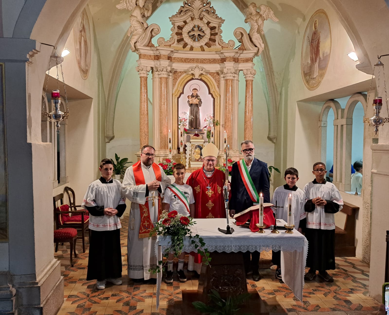 Copertina per Medea, la Chiesa di Sant’Antonio sul Colle rinnova il volto: concluso il restauro di esterni e scalinata