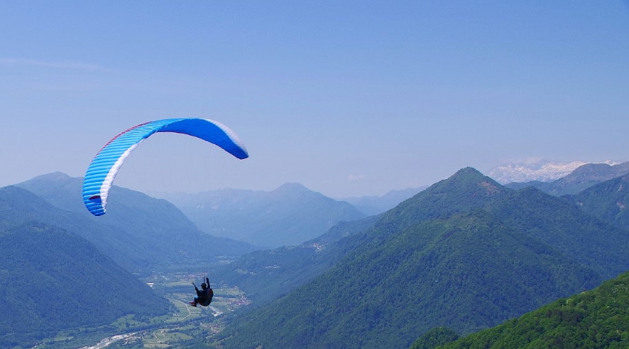 Copertina per Kobarid, parapendista della Lettonia gravemente ferito nei pressi di Krasji vrh: l’intervento dell’unità elicotteristica