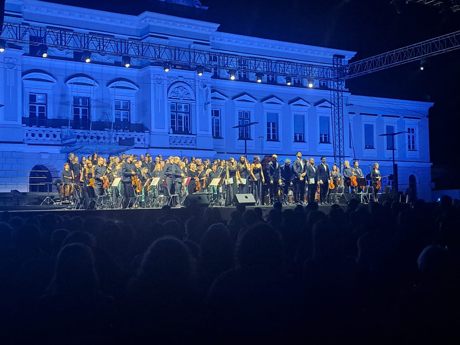Successo per lo 'sconfinamento' musicale di Alexander Gadjiev & Friends, classico e popolare si fondono in piazza Transalpina 