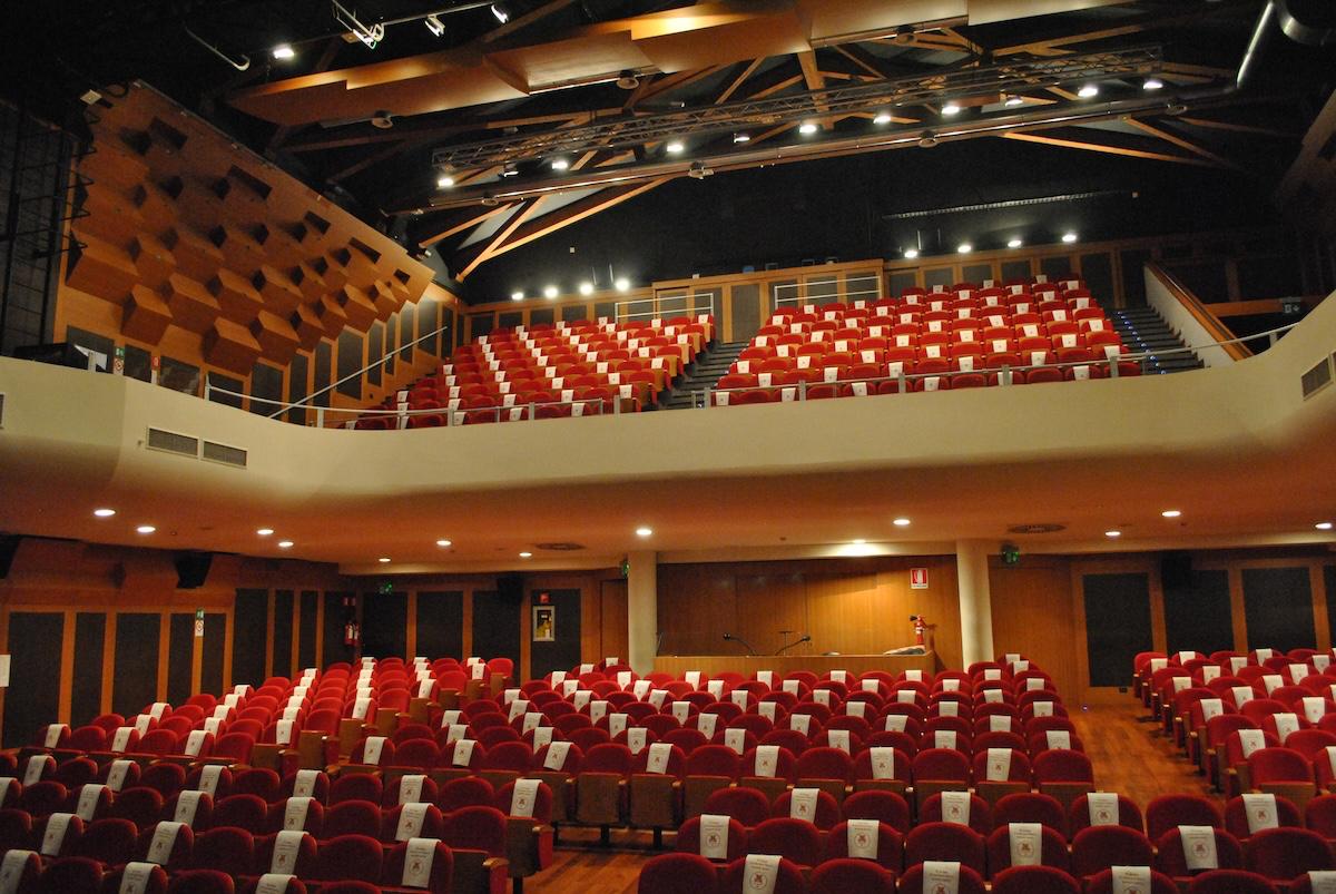 Copertina per Nuovi linguaggi, agevolazioni per i giovani e 24 appuntamenti: Monfalcone approva la stagione teatrale 2025-26 al Teatro ‘Bonezzi’