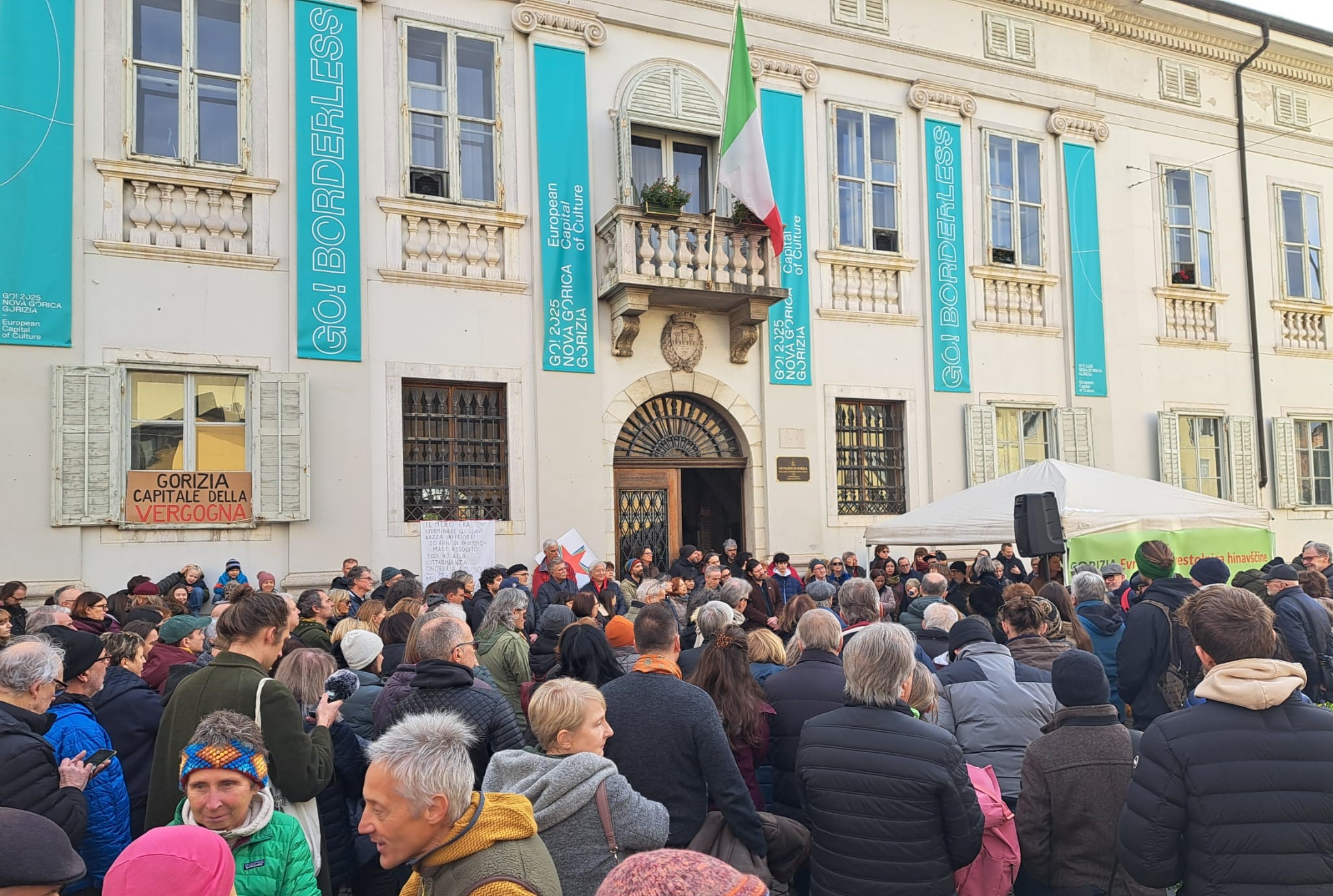 Copertina per ‘Gorizia capitale dell’ipocrisia’: torna sabato 17 maggio il presidio antifascista per la quarta volta davanti al municipio