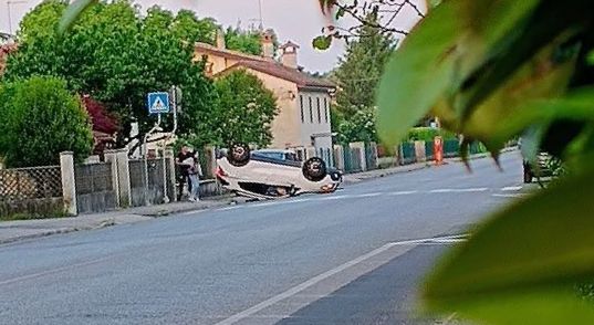 Copertina per Gradisca, incidente in mattinata: giovane donna illesa