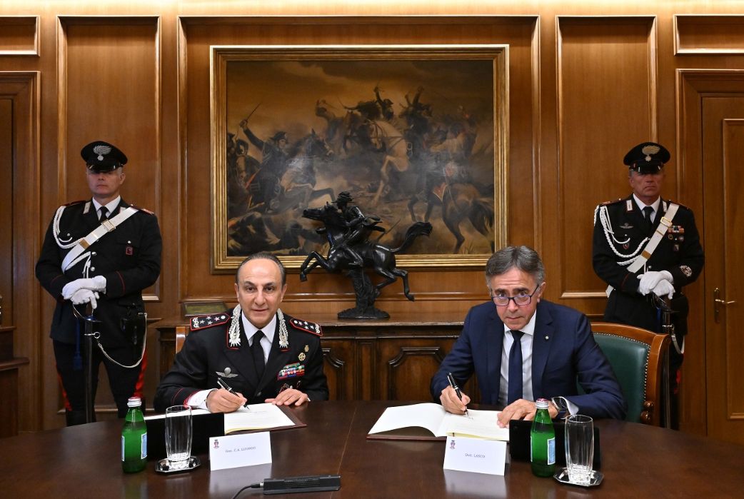 Copertina per Sinergia tra Carabinieri e Poste Italiane su logistica, controlli e formazione: firmato il protocollo d'intesa