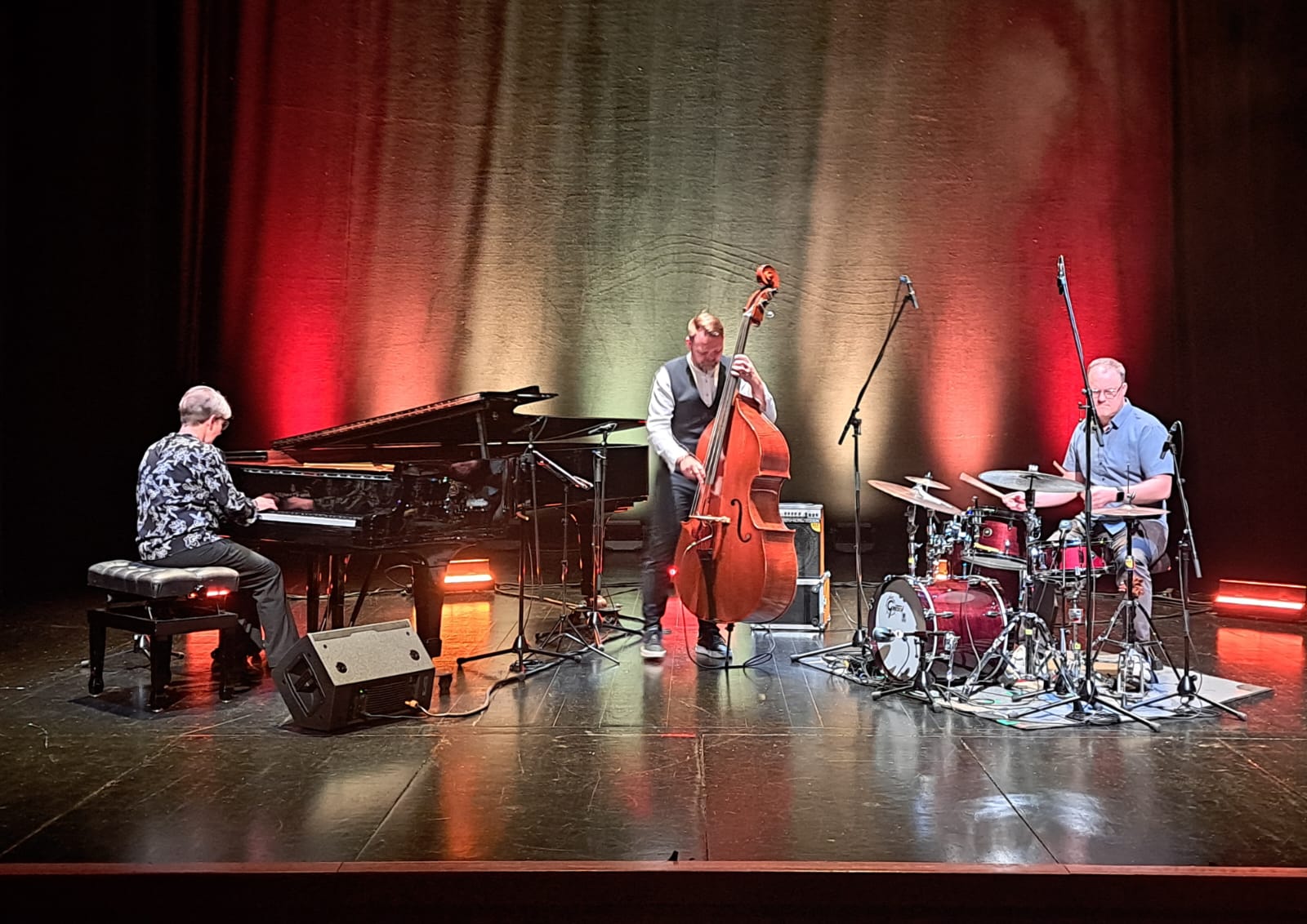 Successo al Bratuž per il Sunna Gunnlaugs Trio: il connubio di jazz e melodia ispirato all’Islanda conquista Gorizia 