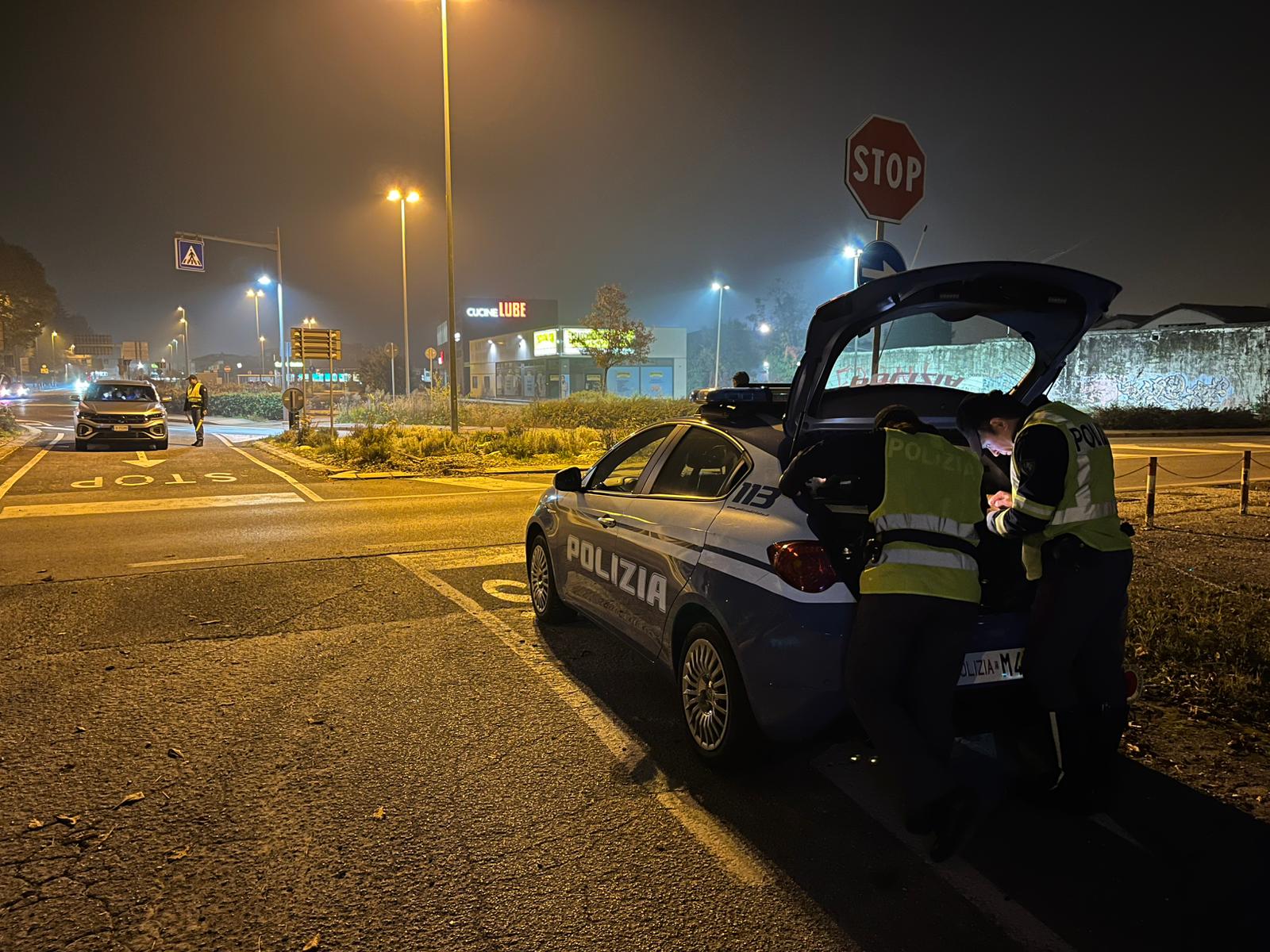Gorizia, la Polizia controlla 128 veicoli nella notte tra 14 e 15 novembre: tre le patenti ritirate