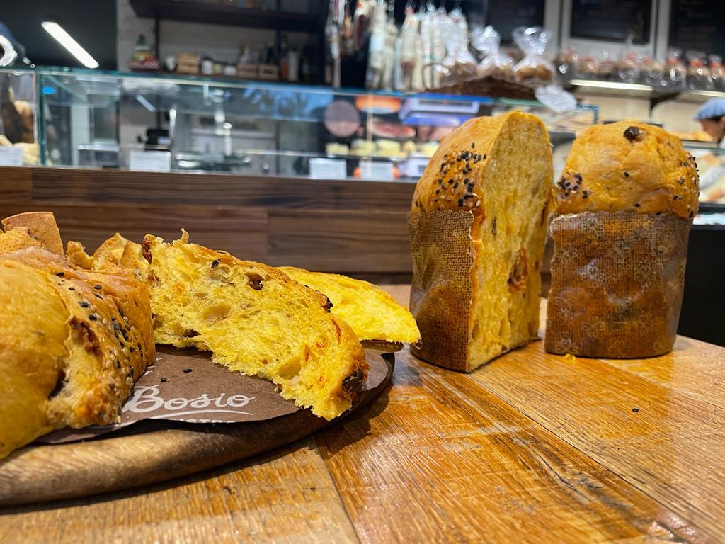 Il Panificio Bistrot Bosio sforna i suoi panettoni artigianali: sette le proposte per il Natale tra dolce e salato