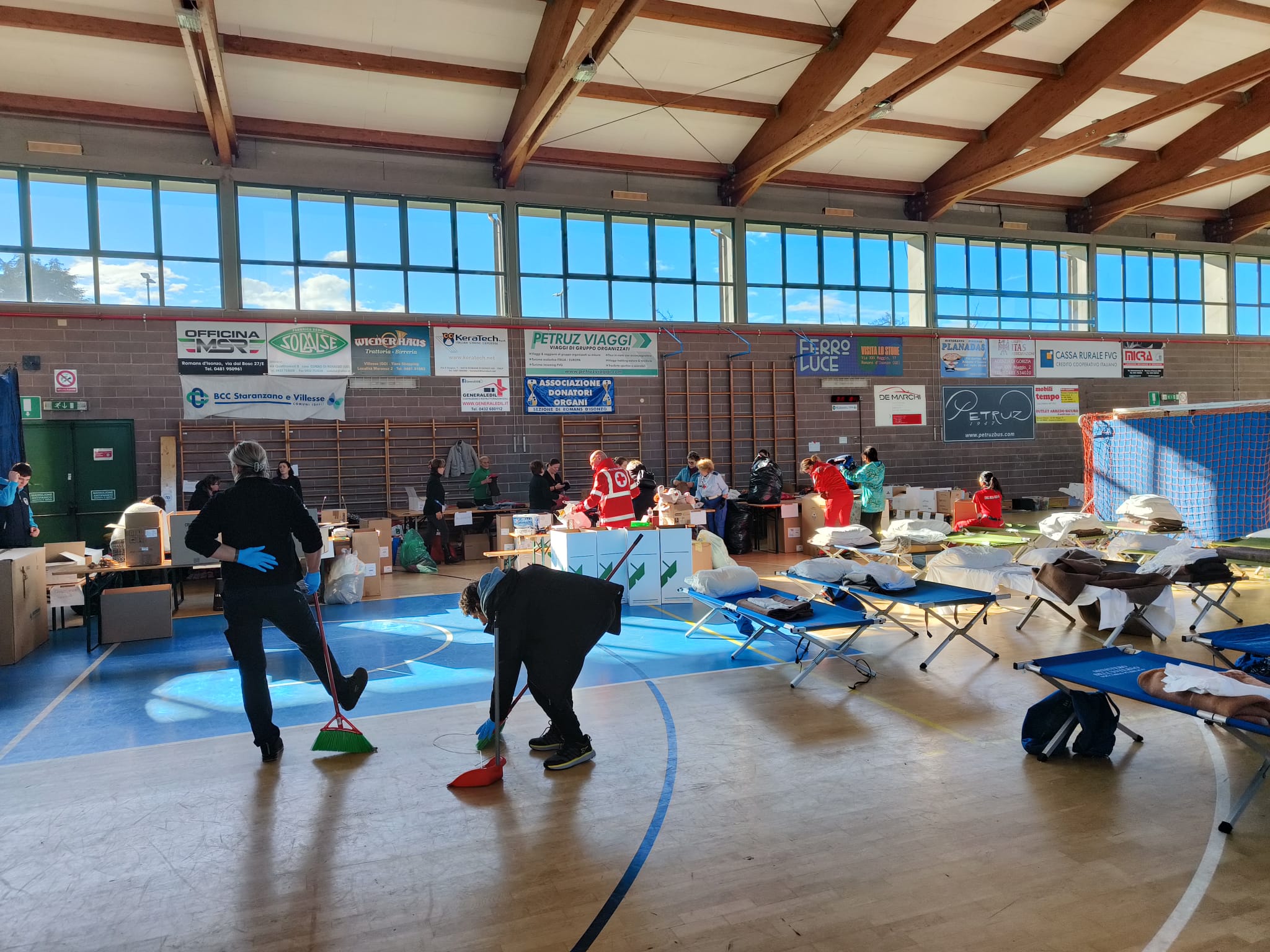 Immagine per Romans, in 8 dormono in palestra. Continua l'accoglienza, ancora famiglie da censire