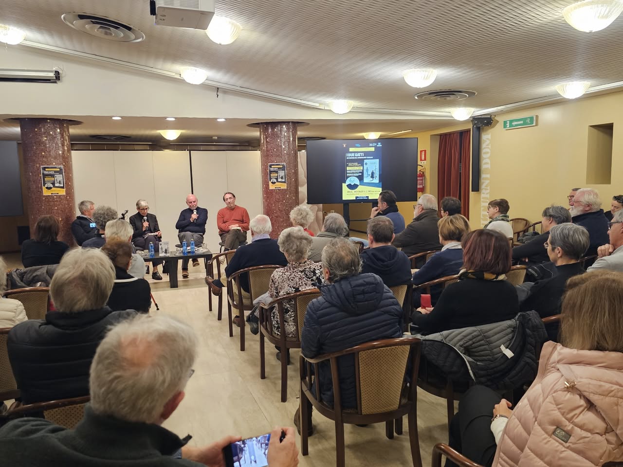 Le atmosfere di Gorizia tra le pagine enigmatiche di Silvano Colugnati, presentato al Kulturni dom il romanzo ‘I due gatti’