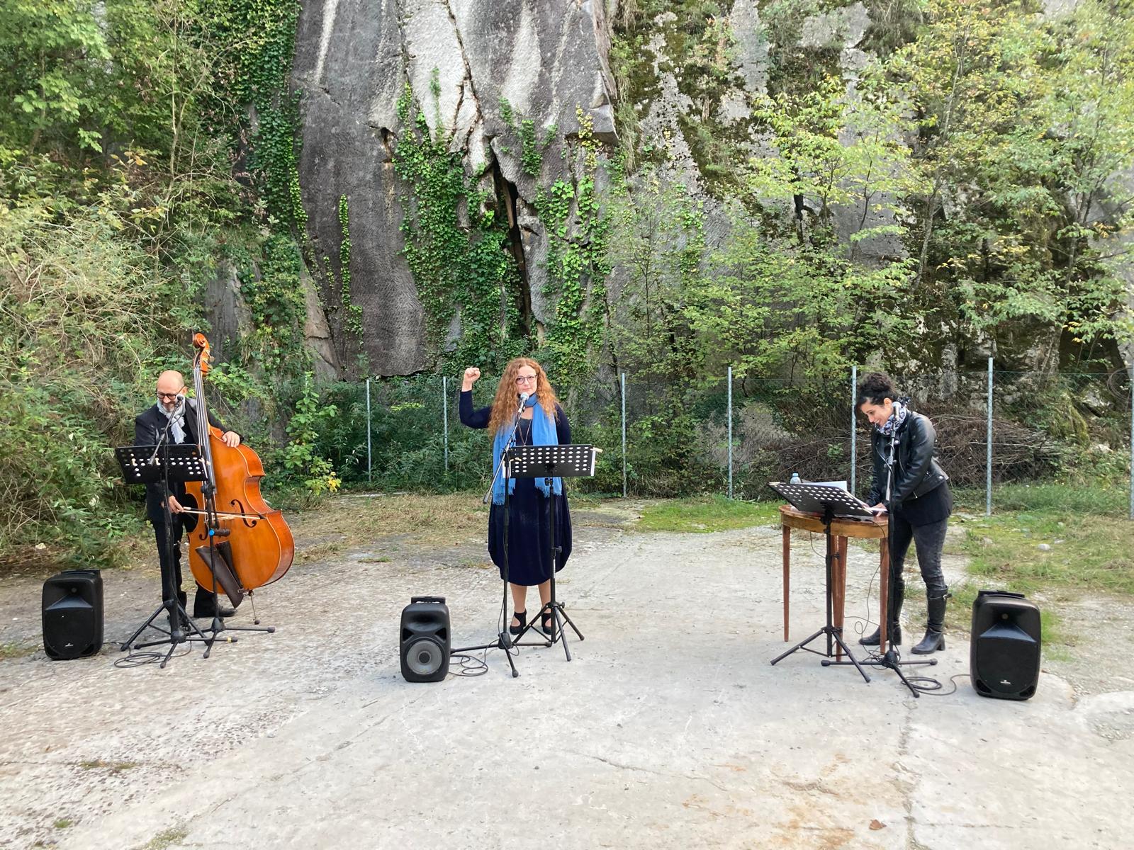 Copertina per Duino Aurisina, prosegue il progetto ‘ALGY’: itinerari, performance e letture narrano la pietra carsica tra ottobre e novembre