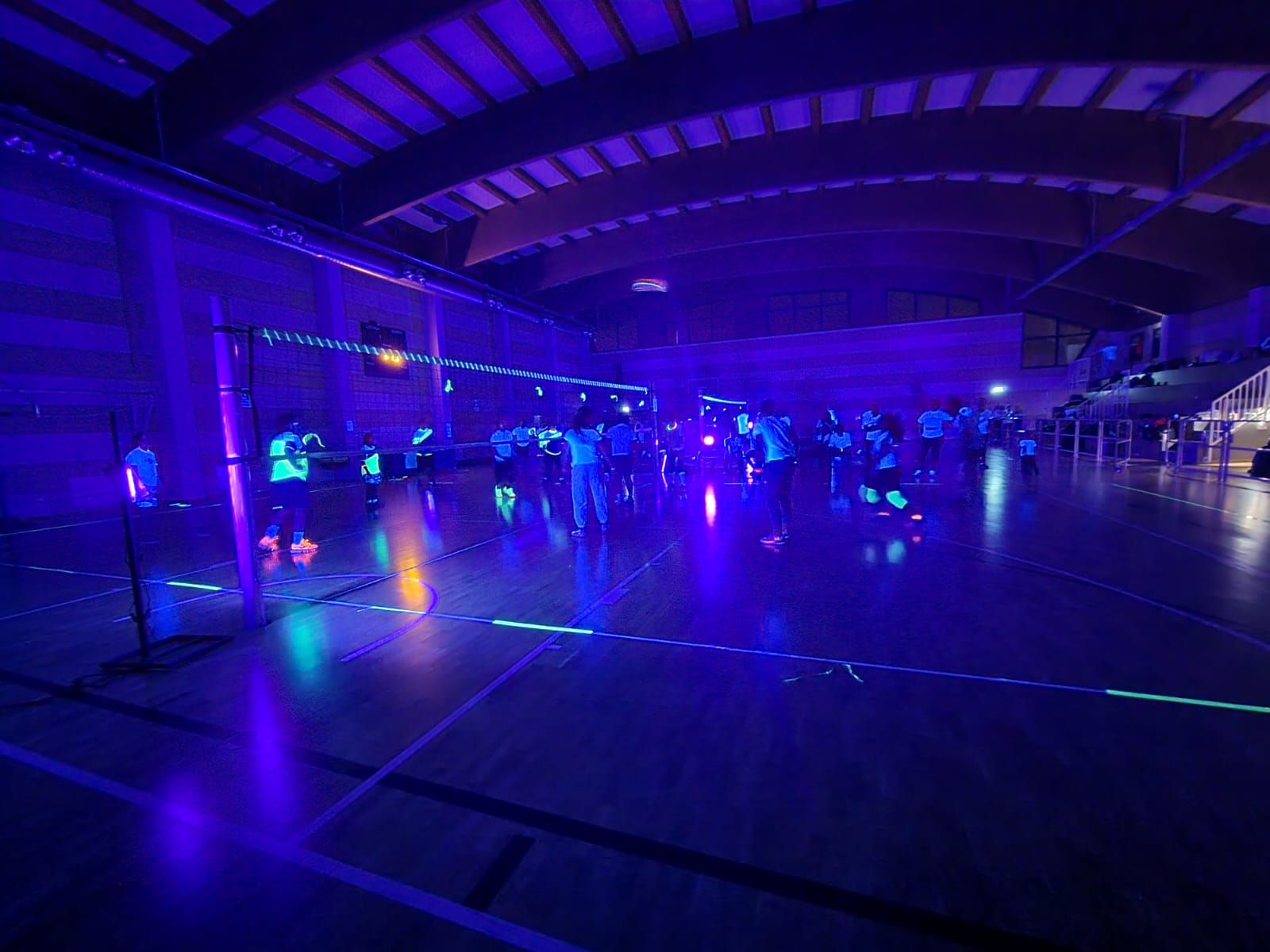 Immagine per Il Capodanno a Turriaco si tinge di fluo tra sport e beneficenza, al Palamarson il secondo torneo ‘FluoVolley’