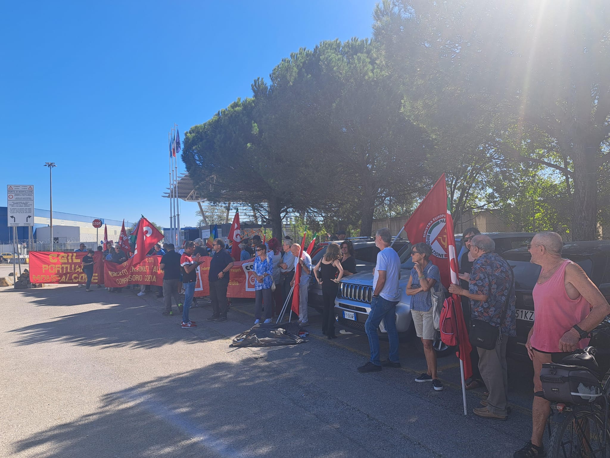 Presidio Cgil al varco del porto di Monfalcone in sostegno a Gaza, «si fermi lo scempio in Palestina»