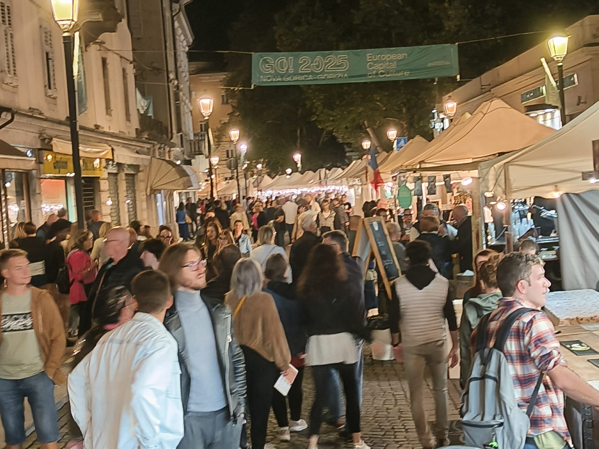 Immagine per ‘Gusti di Frontiera Special Edition’ entra nel vivo: sabato 27 live di Pierpaolo Foti, dialoghi con giovani produttori e passeggiate urbane