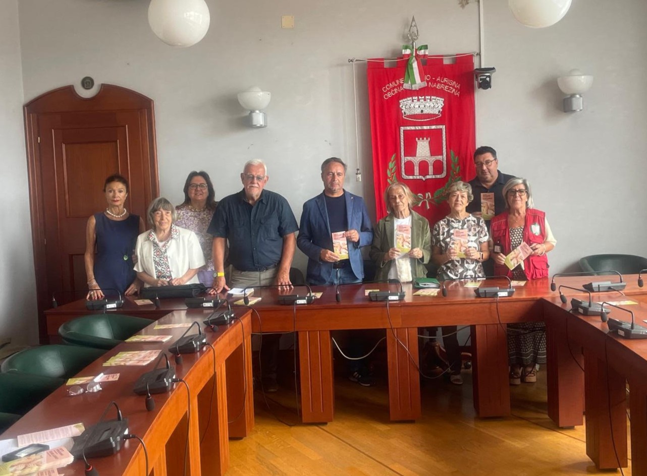 Fotonotizia – Duino Aurisina, presentato il nuovo volantino solidale per promuovere il volontariato locale 