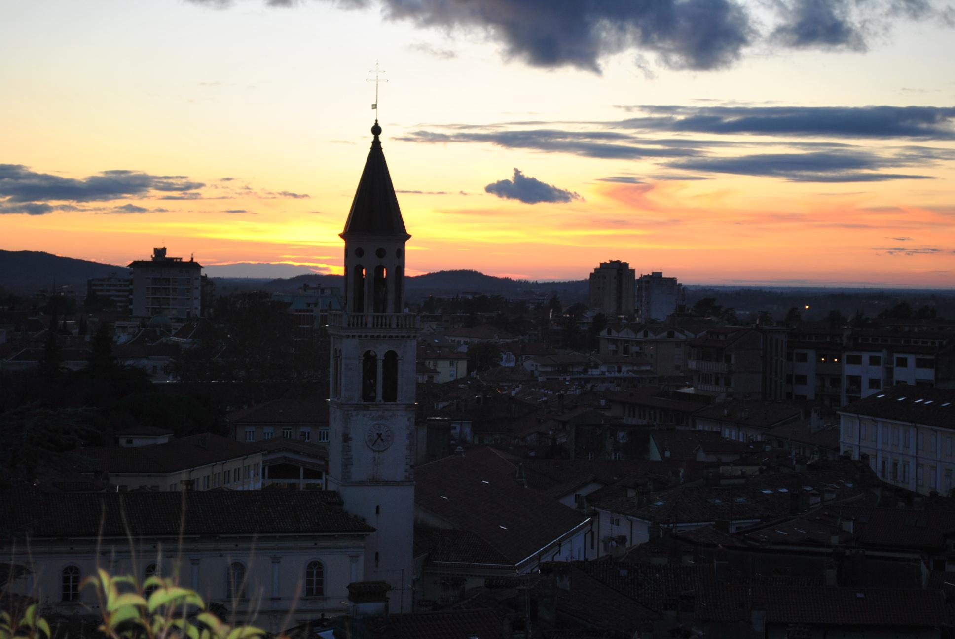Immagine per Luci spente a Gorizia contro il caro bollette, appello al governo