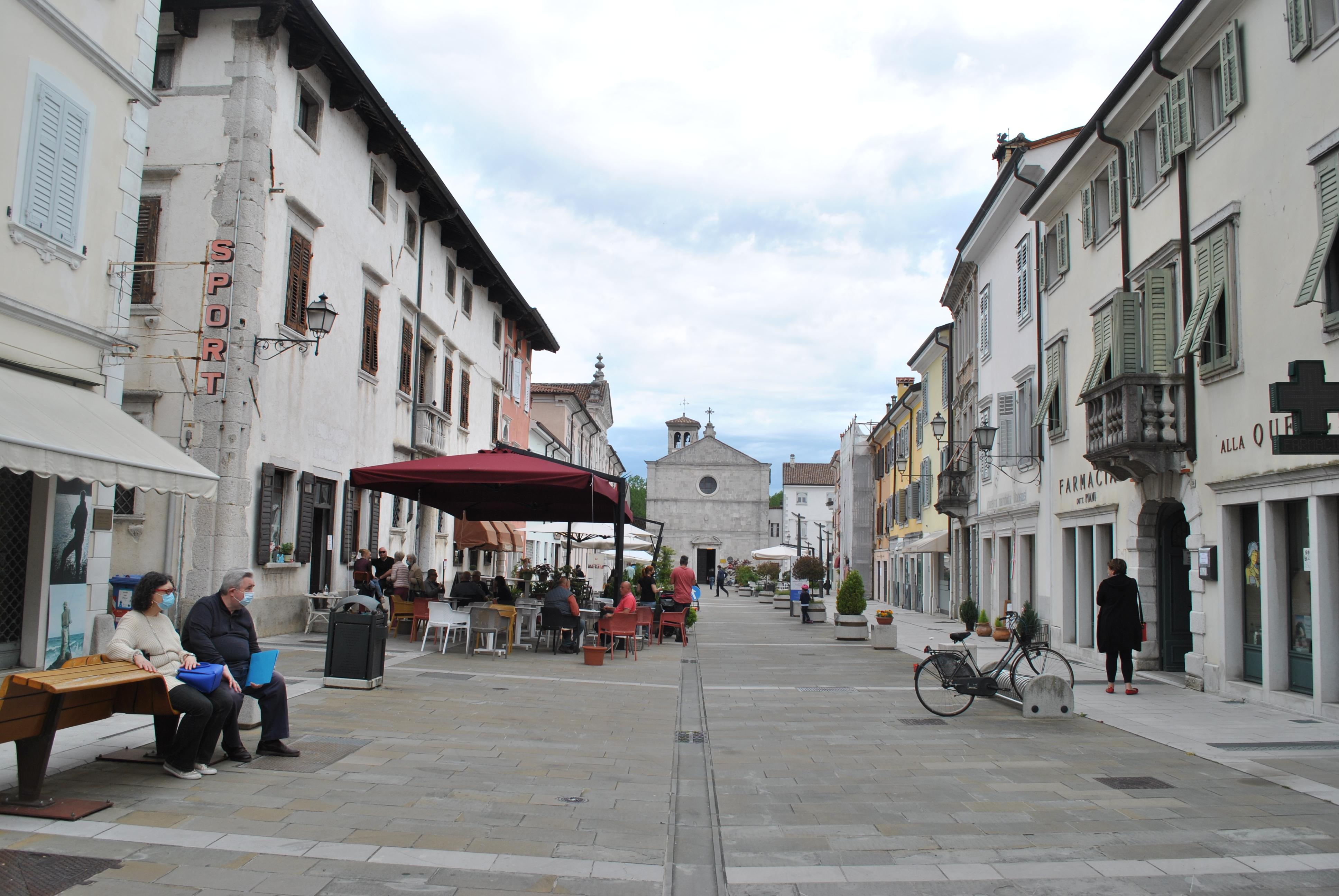 Immagine per Performance in case e giardini privati, Gradisca si accende con Invisible cities