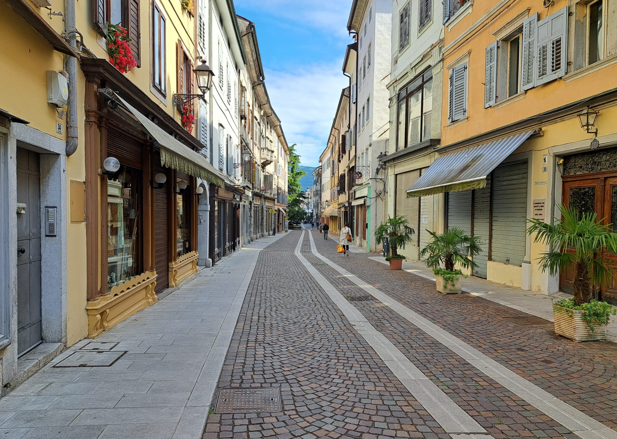 Il 5 dicembre a Gorizia arriva la moda su misura con Nicola Santini ed Elisa d’Ospina  con un ‘flash mob dello shopping’ 